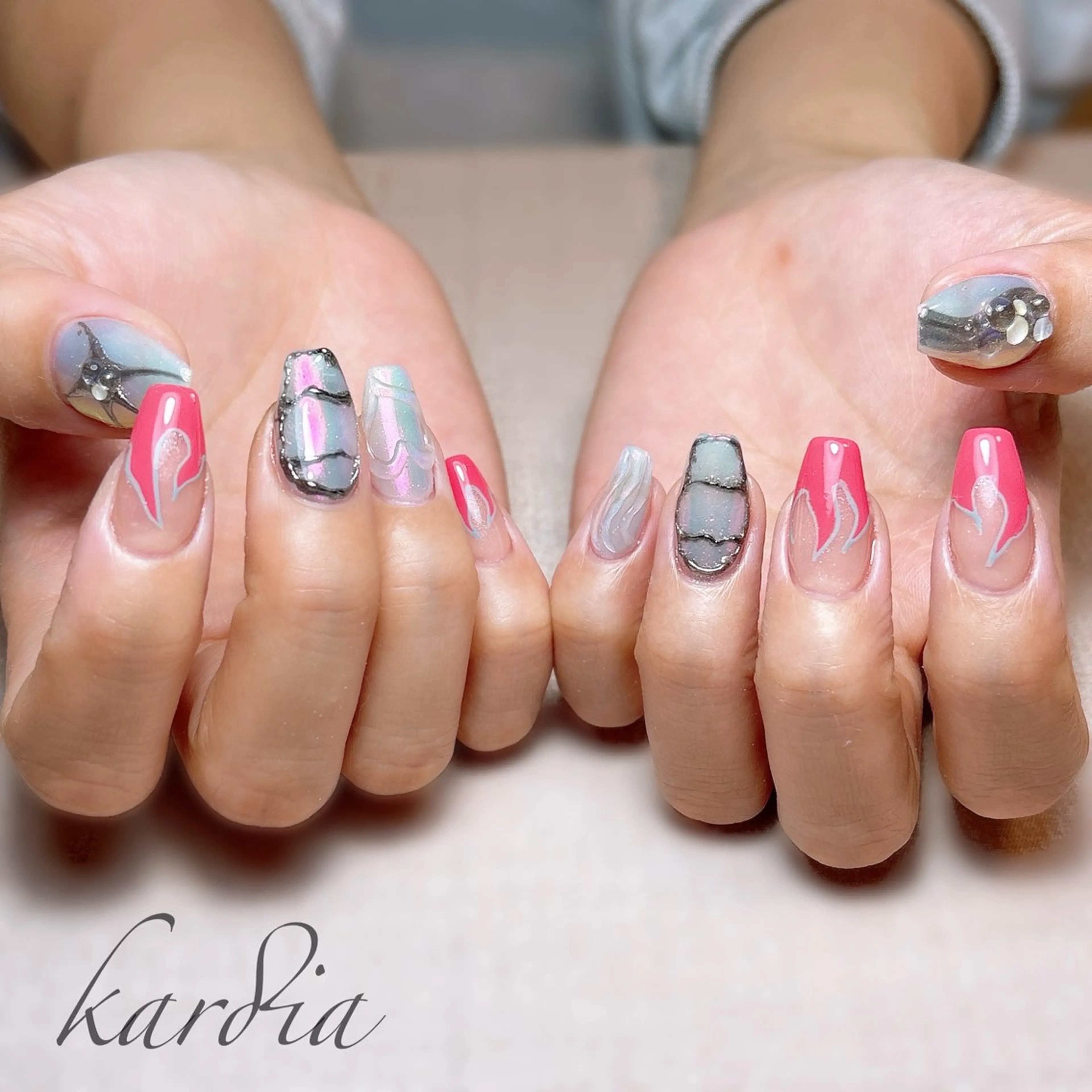 ネイル ハンドネイル καρδιά -ｶﾙﾃﾞｨｱ-のネイルデザイン