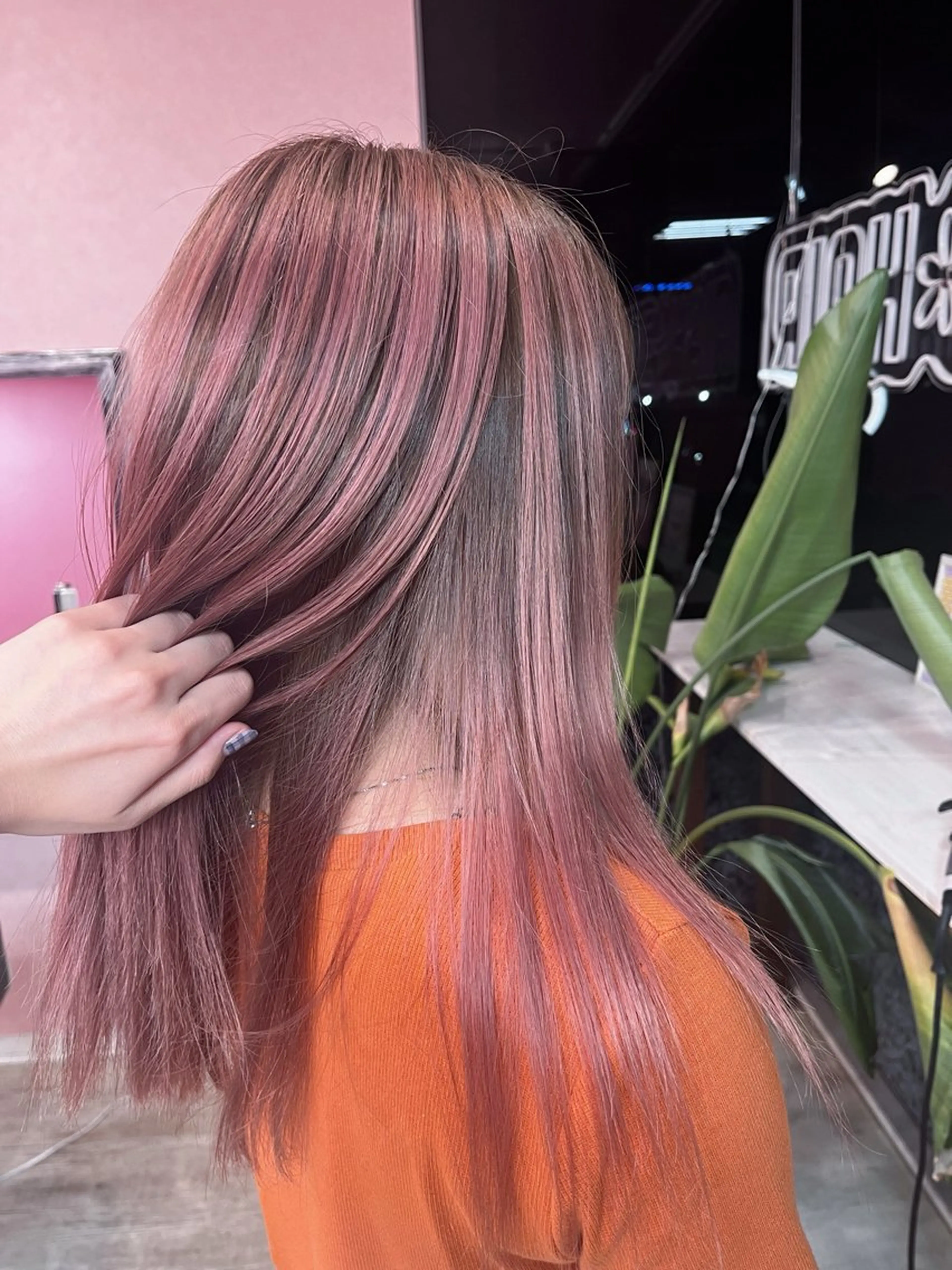 セミロング カラー バレイヤージュ ブリーチ レイヤーカット ヘアカラー force  hair所属・🫧富田 苑実🫧のヘアスタイル