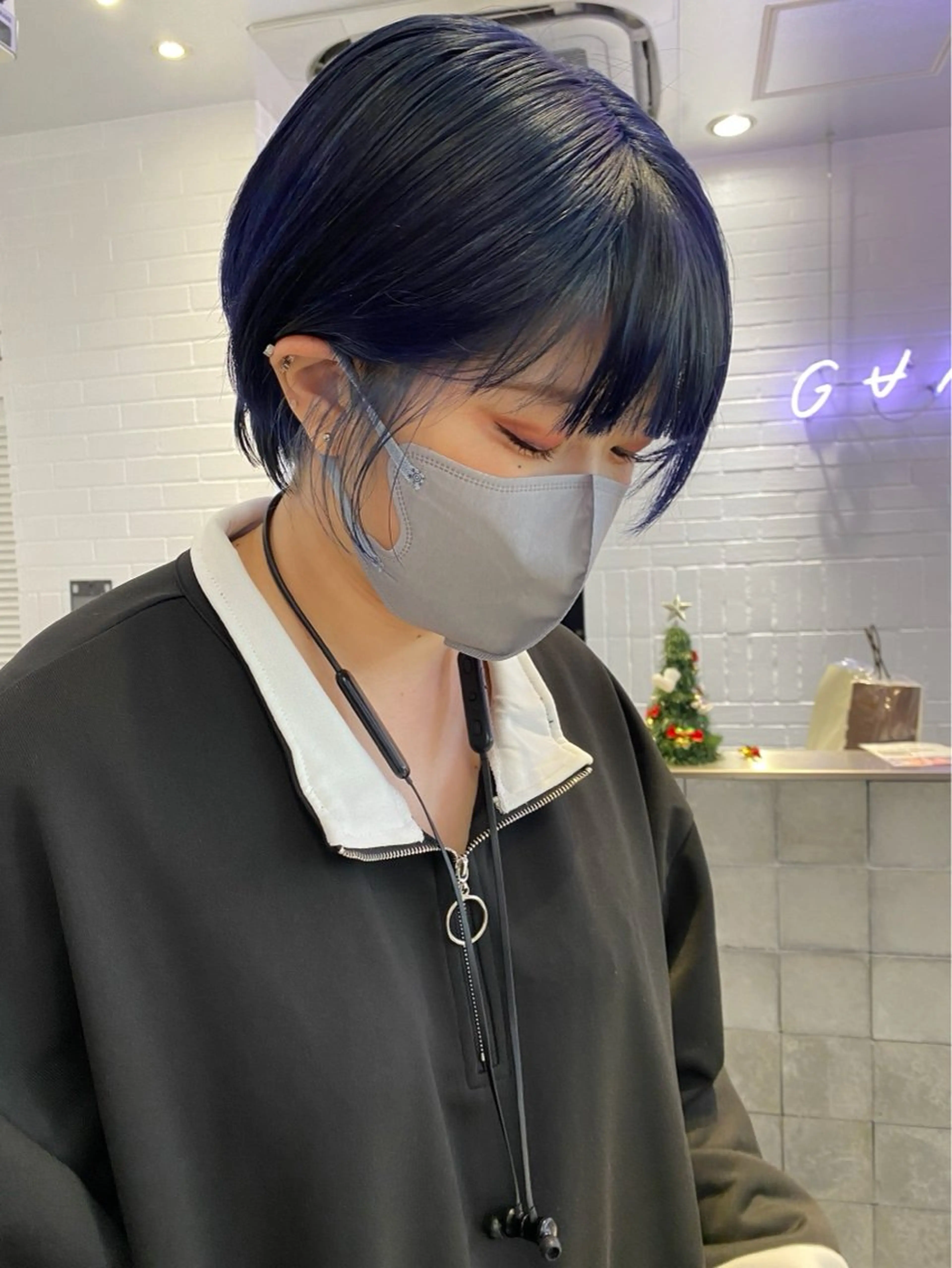 ショート HIKARI🐈‍⬛ ハイトーン×デザインのヘアスタイル