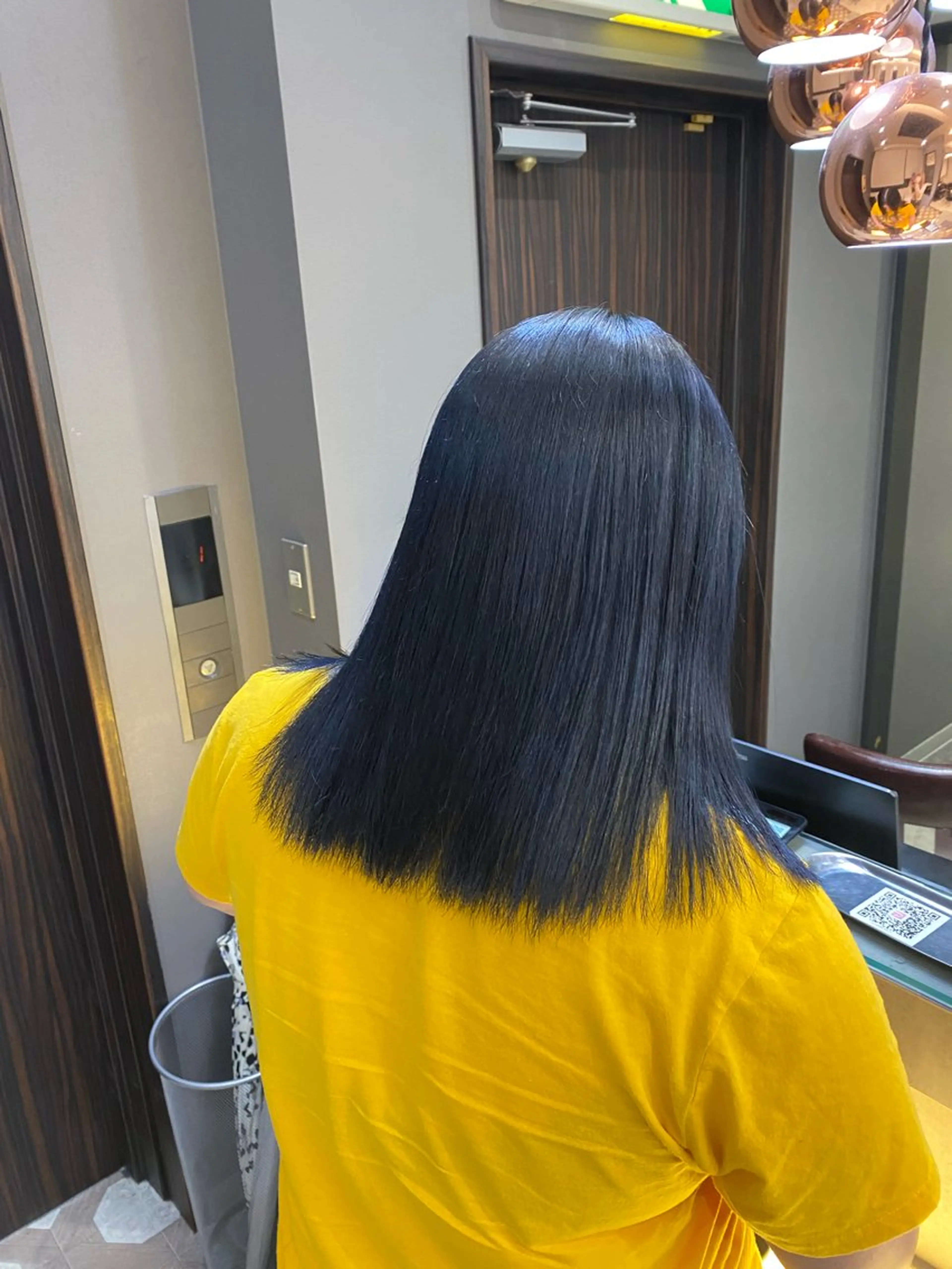 カラー noa 寒色系カラーブリーチのヘアスタイル