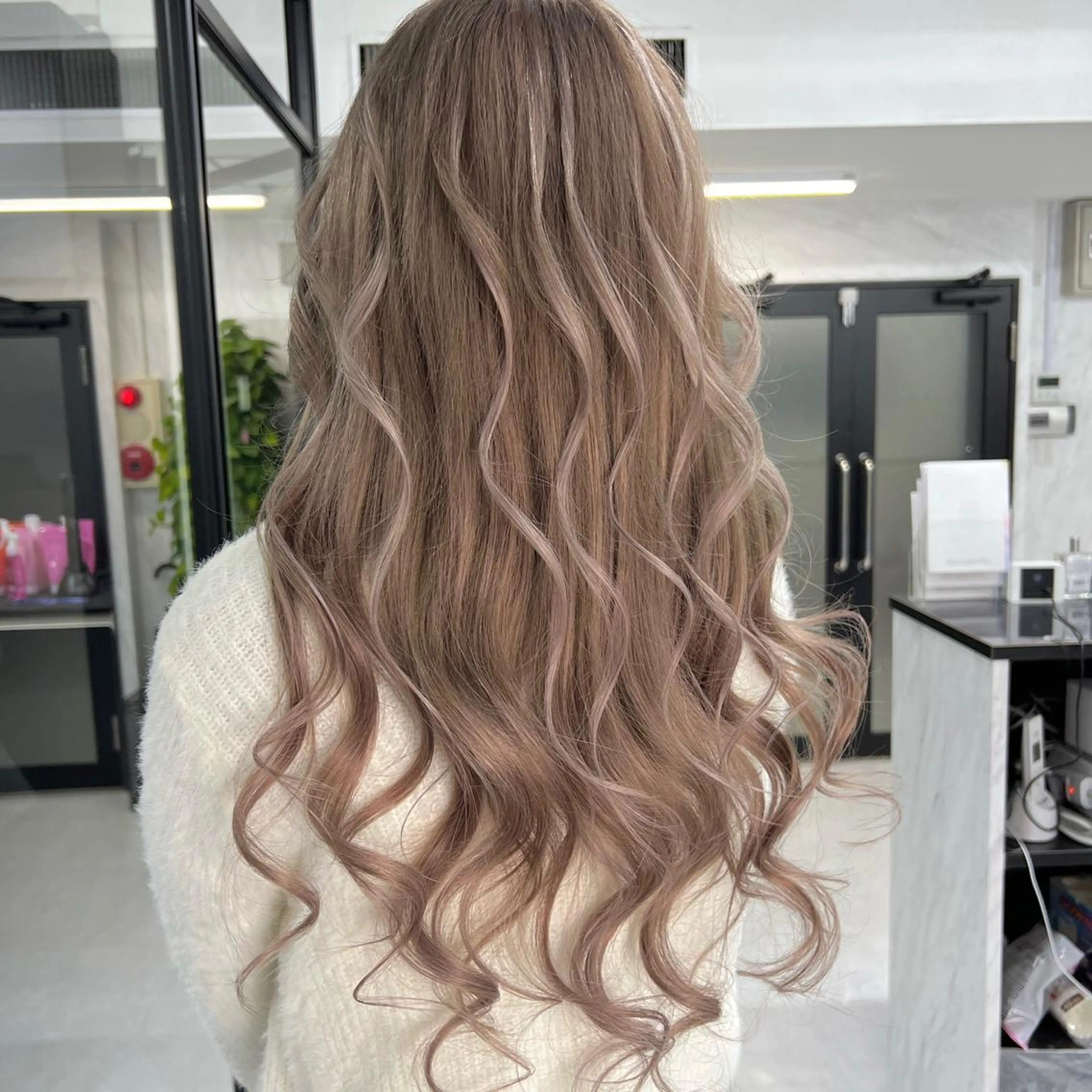 ロング カラー シールエクステ ハイトーンカラー エクステ シールエクステ特化 ハイトーン、NANAのヘアスタイル