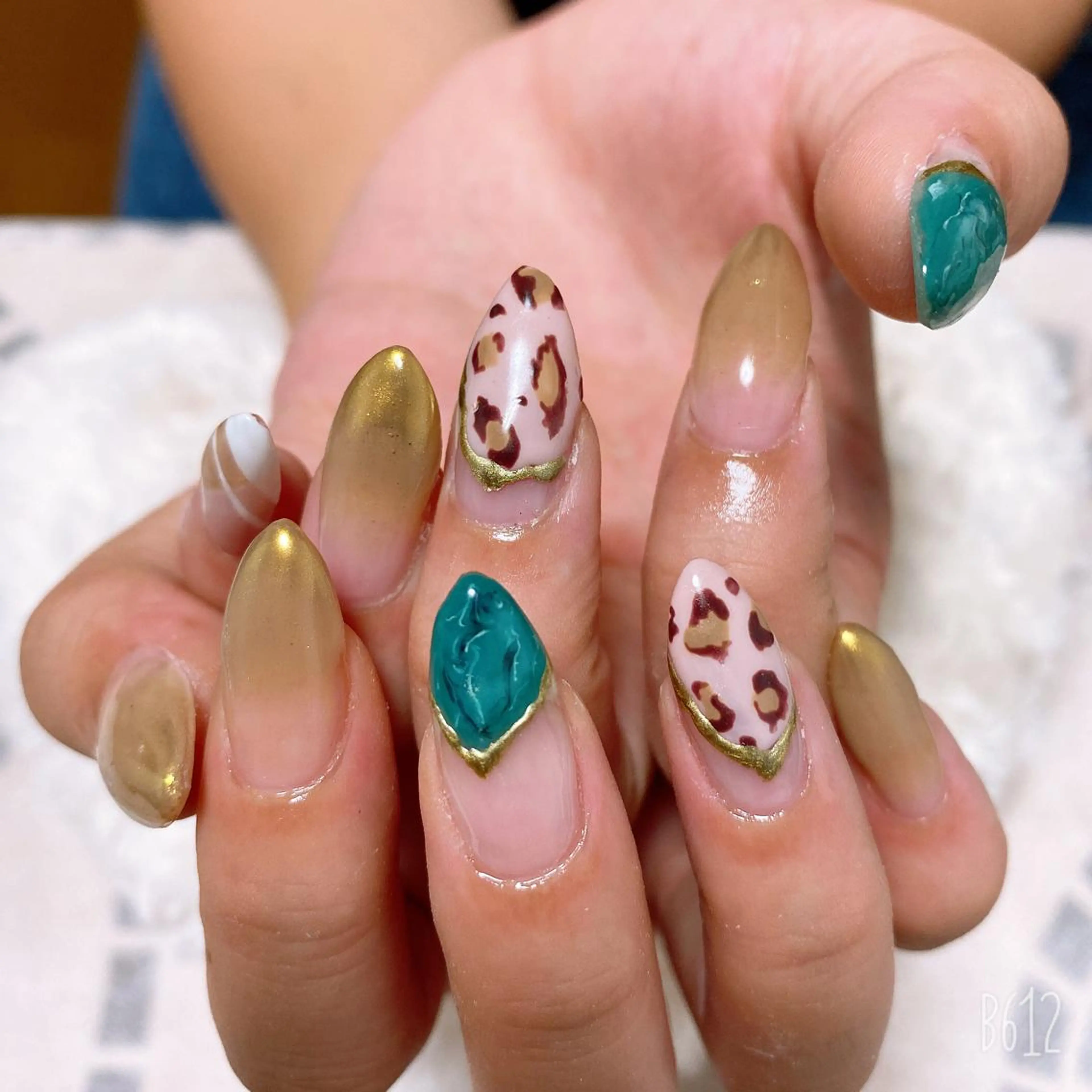 ネイル The Best Beauty受付担当のヘアスタイル