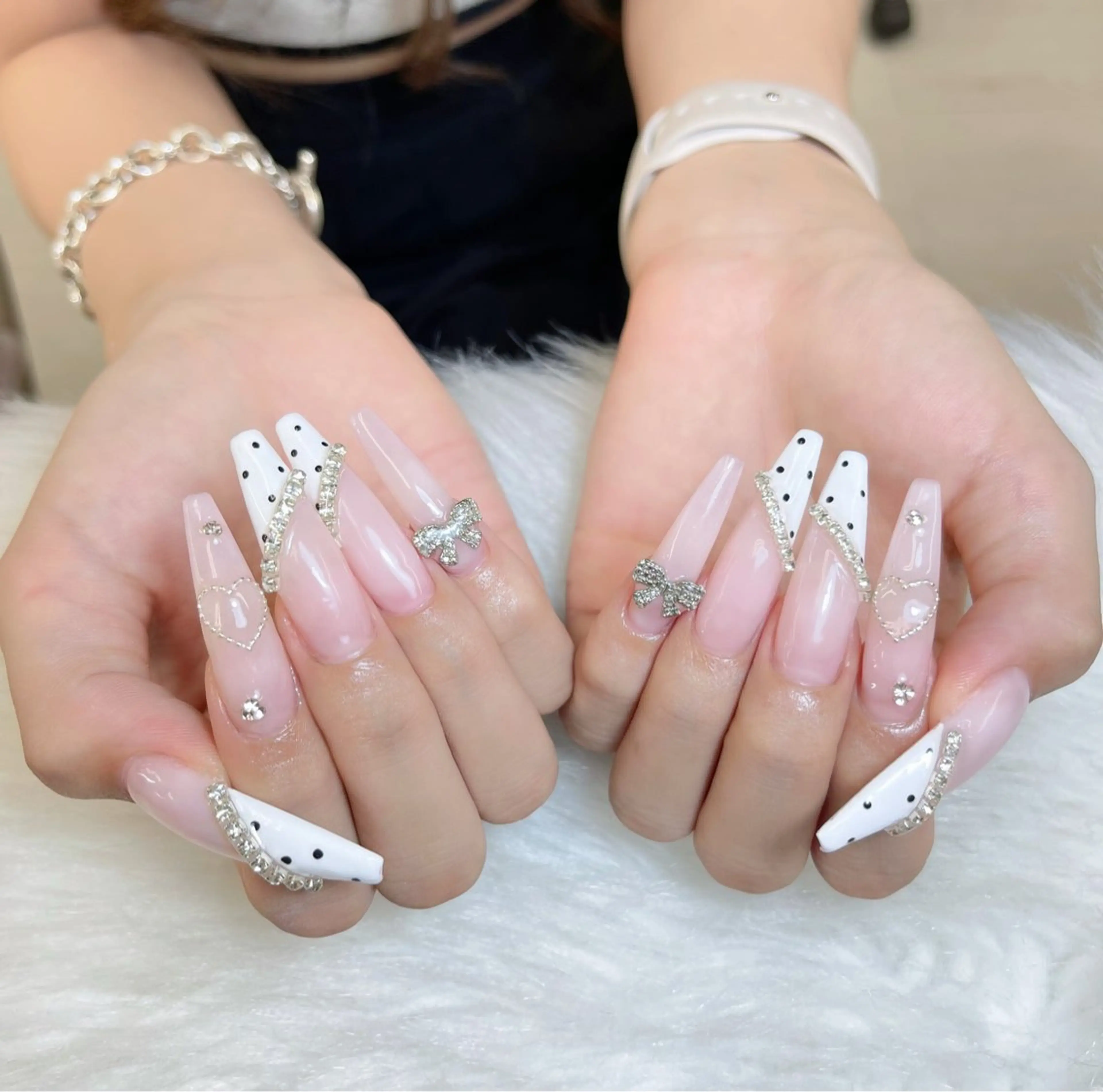 ネイル アートネイル グラデーション キラキラネイル ニュアンスネイル オフィスネイル ZUZU AMEE NAILのネイルデザイン