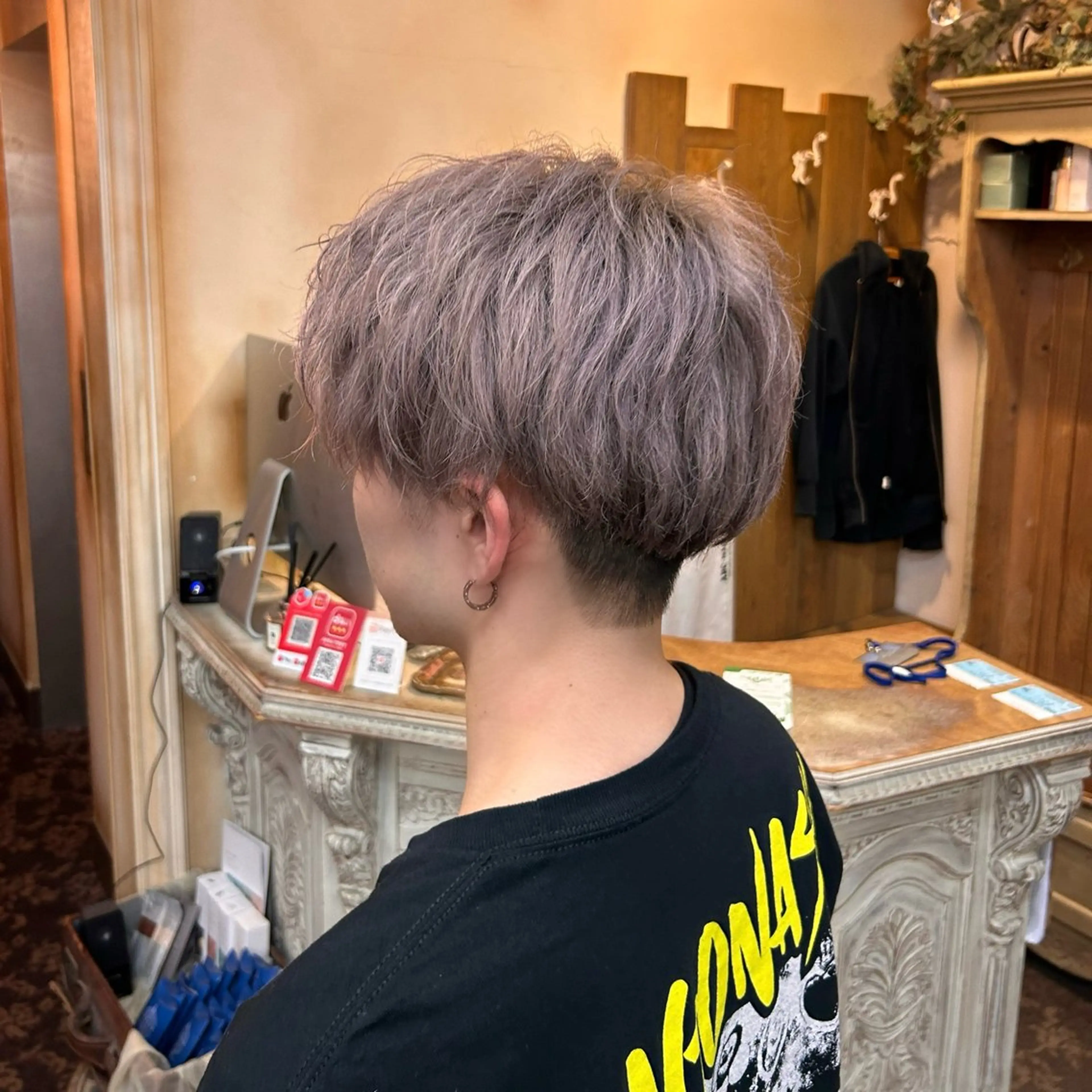 カラー メンズ メンズブリーチ マッシュ ベージュカラー ブリーチ ヘアカラー トリートメント abilita MIYUのヘアスタイル