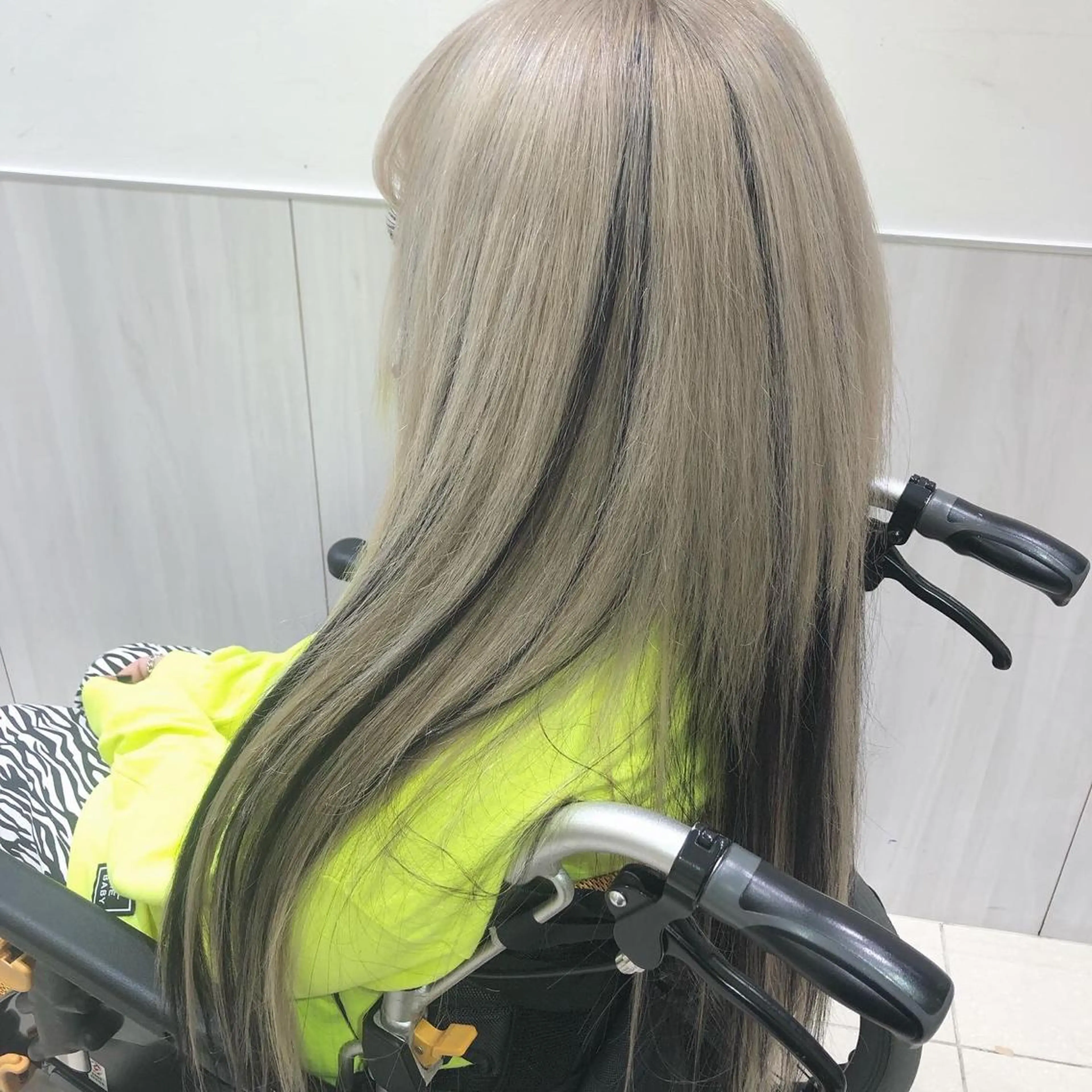 セミロング カラー ベージュカラー メッシュ ホワイトベージュ エクステ 透明感カラー🩵 mioのヘアスタイル