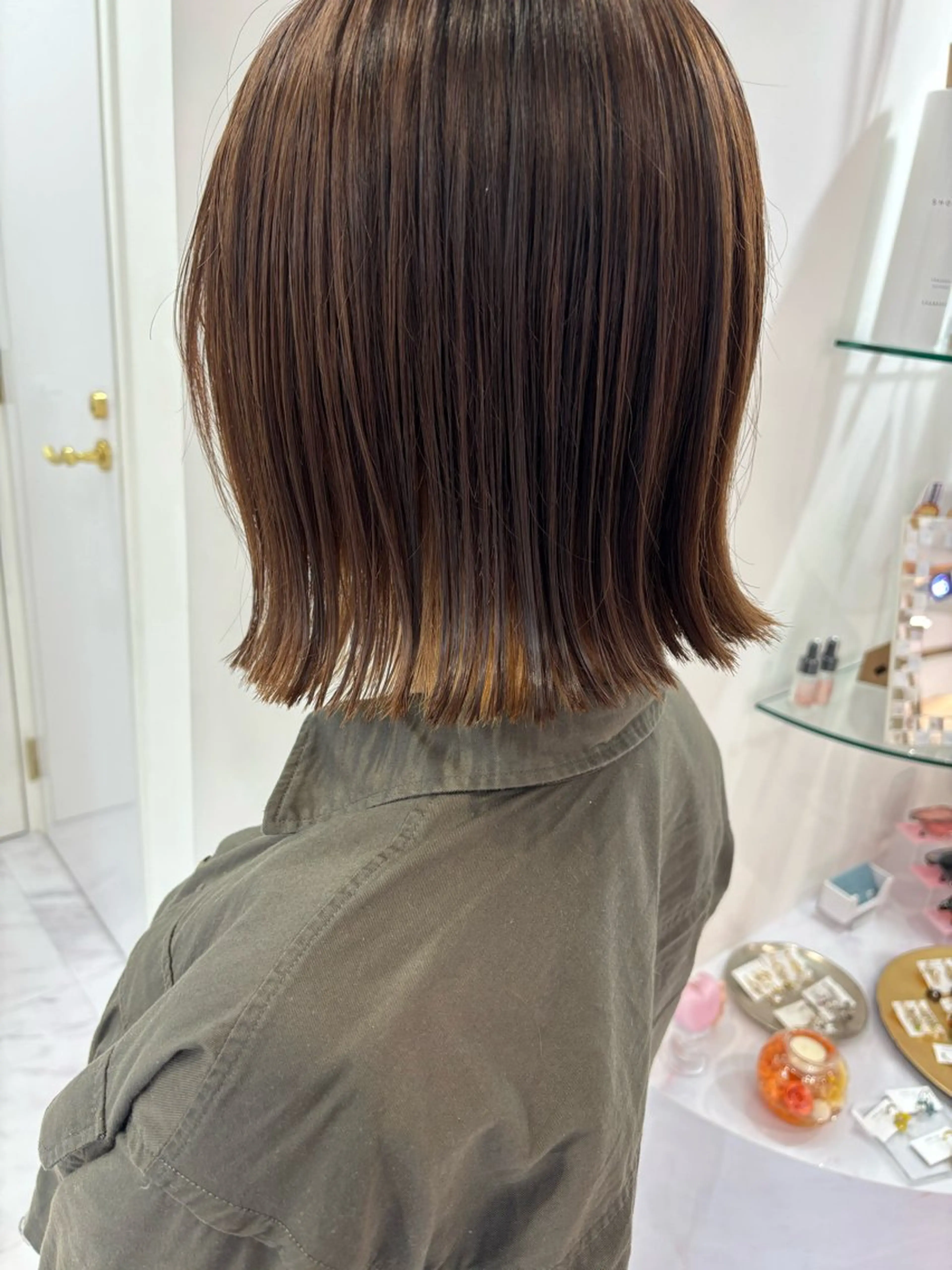 ショート カラー 切りっぱなしボブ インナーカラー ボブ カット ヘアカラー SAYAKA 🍒／ボブ／暖色のヘアスタイル