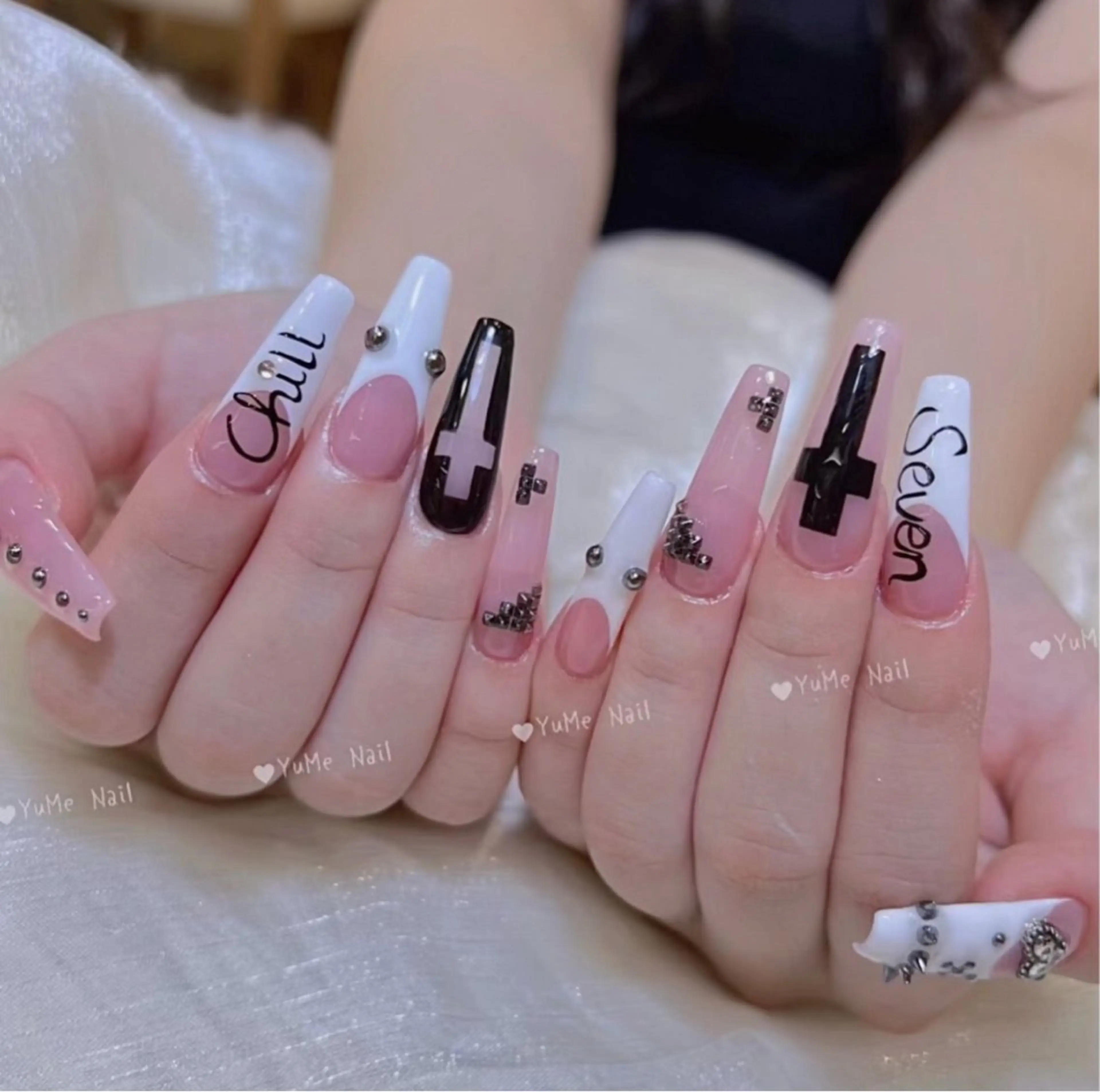 ミディアム YUME NailBeautyのネイルデザイン