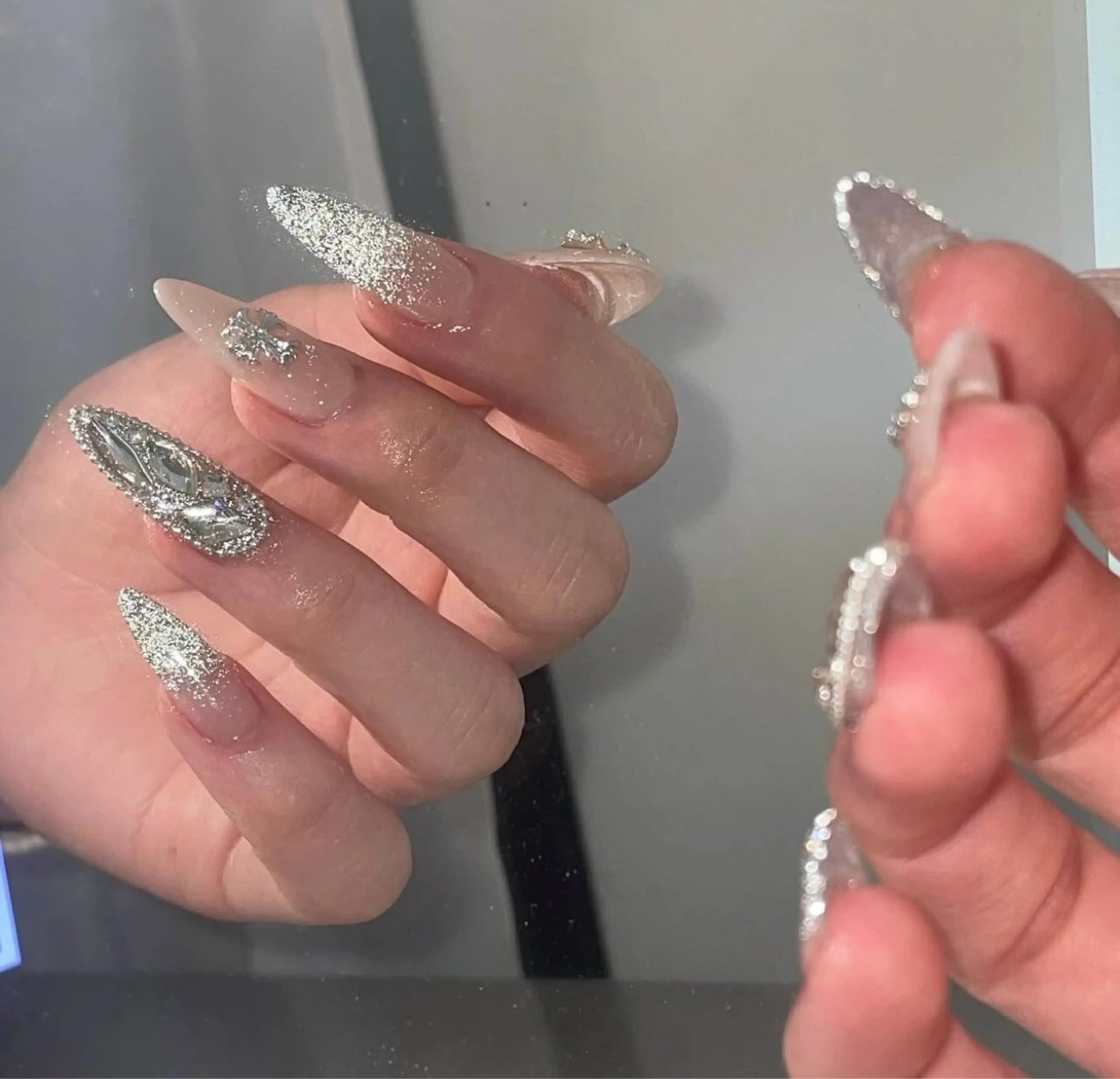 ネイル シルバー ハンドネイル BERA NAILSのネイルデザイン