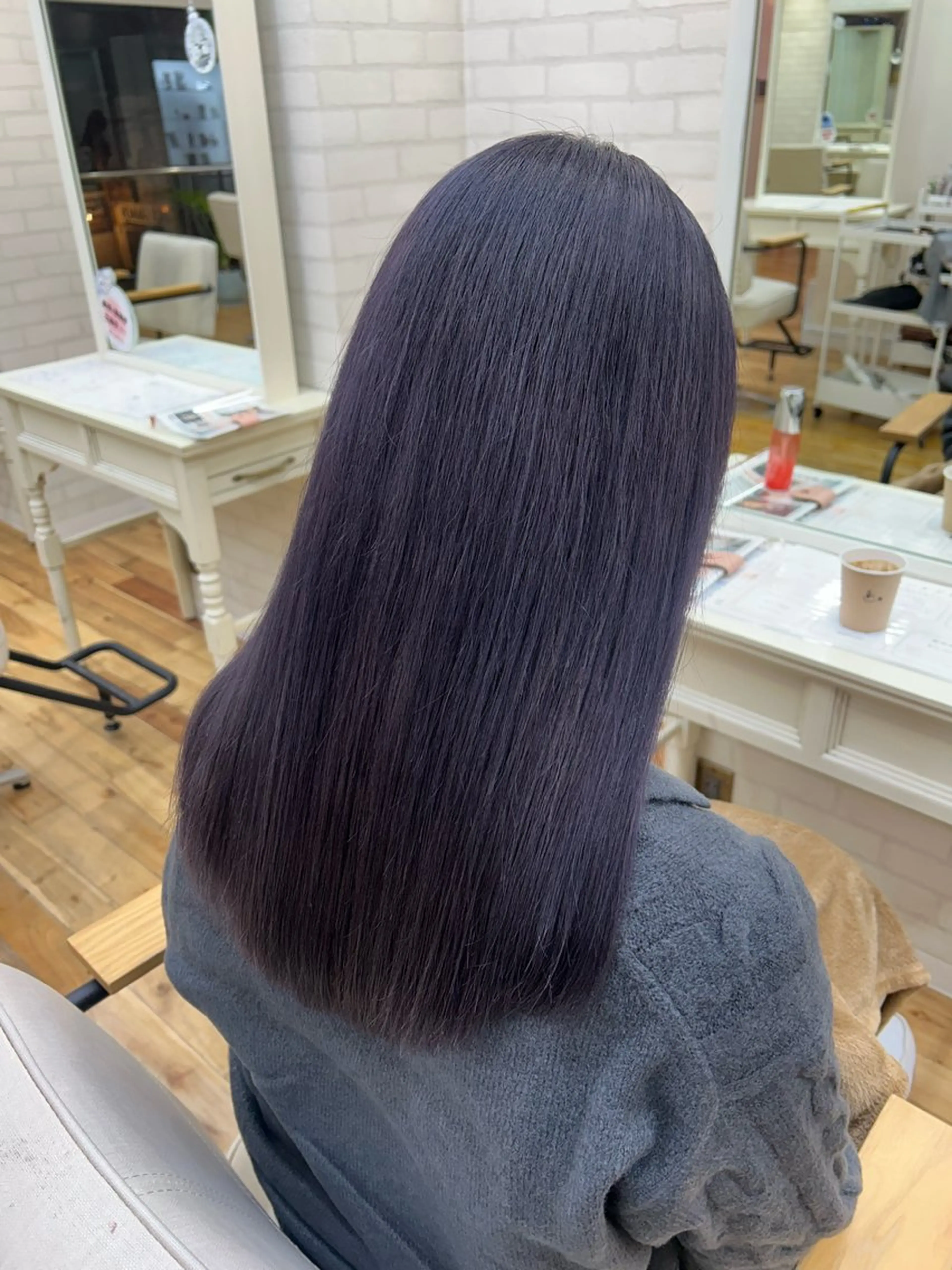 セミロング パープルカラー ヘアカラー トリートメント 透明感カラー/牧内 楓/インナーカラーのヘアスタイル