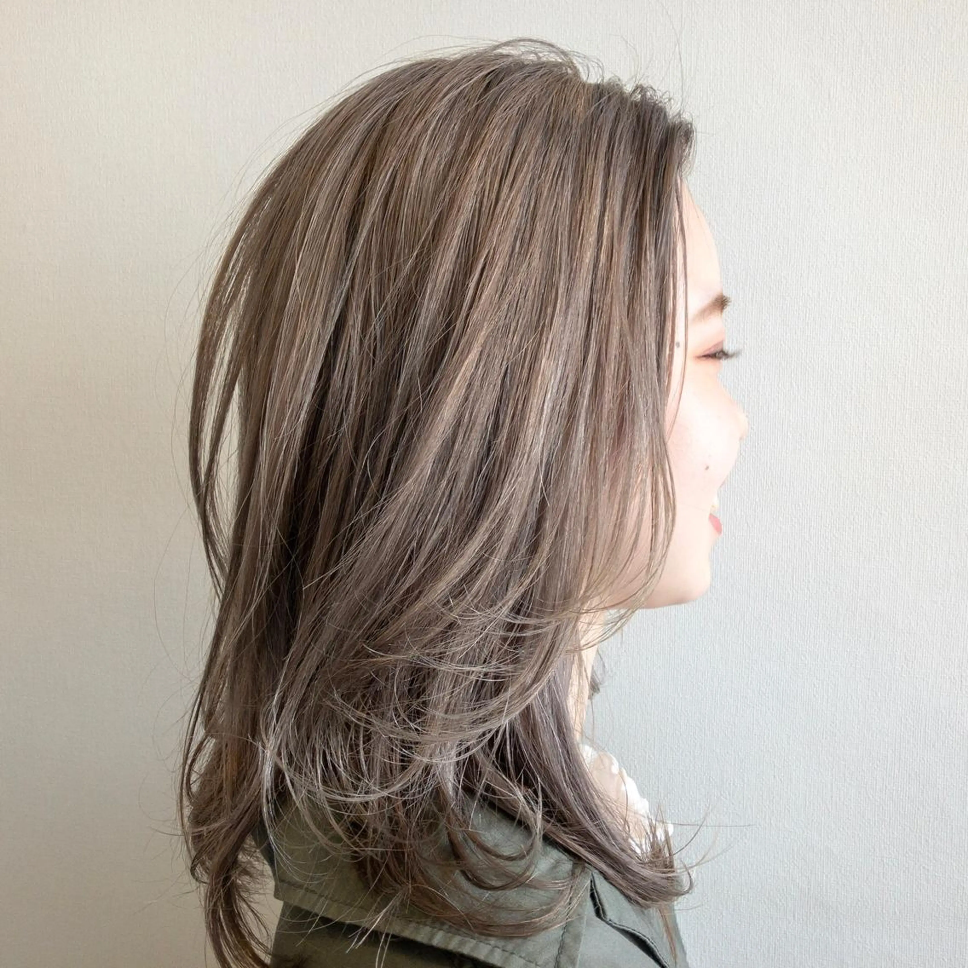 ミディアム カラー 透明感カラー グレージュ カット ヘアカラー 尾籠 美幸 （オゴモリ ミユキ）のヘアスタイル