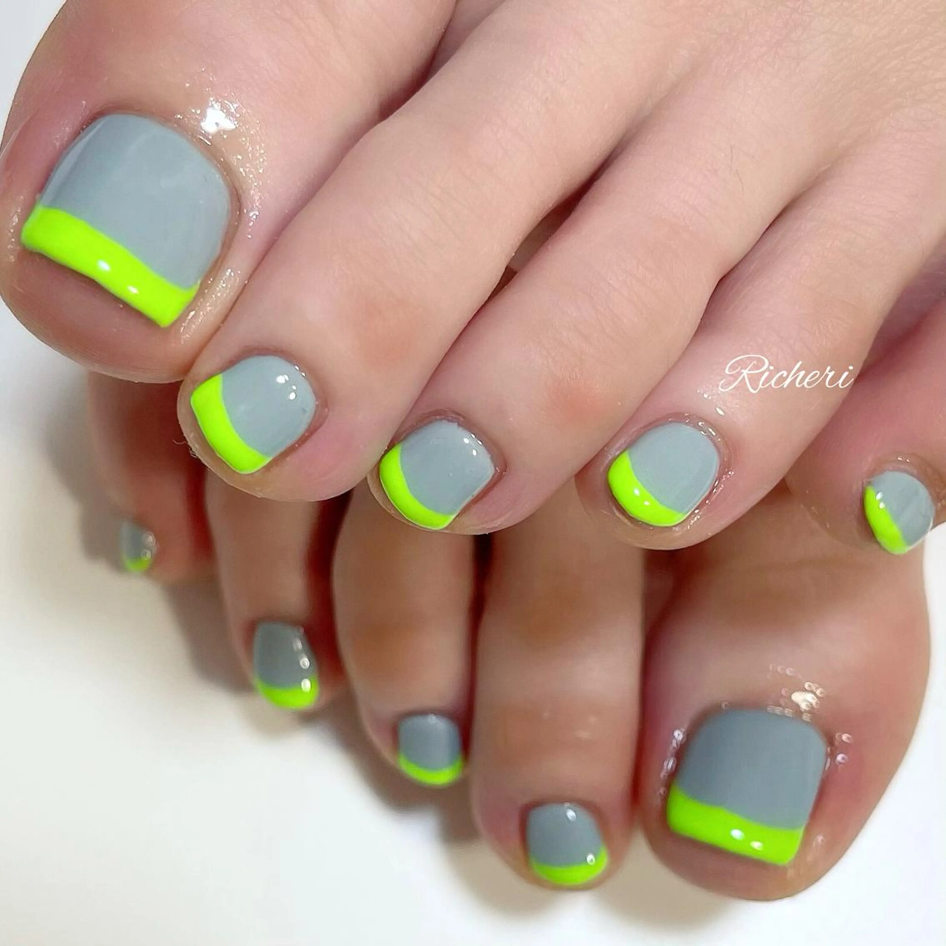 ミディアム ネイル フレンチネイル richeri beautyのエステ・リラクイメージ