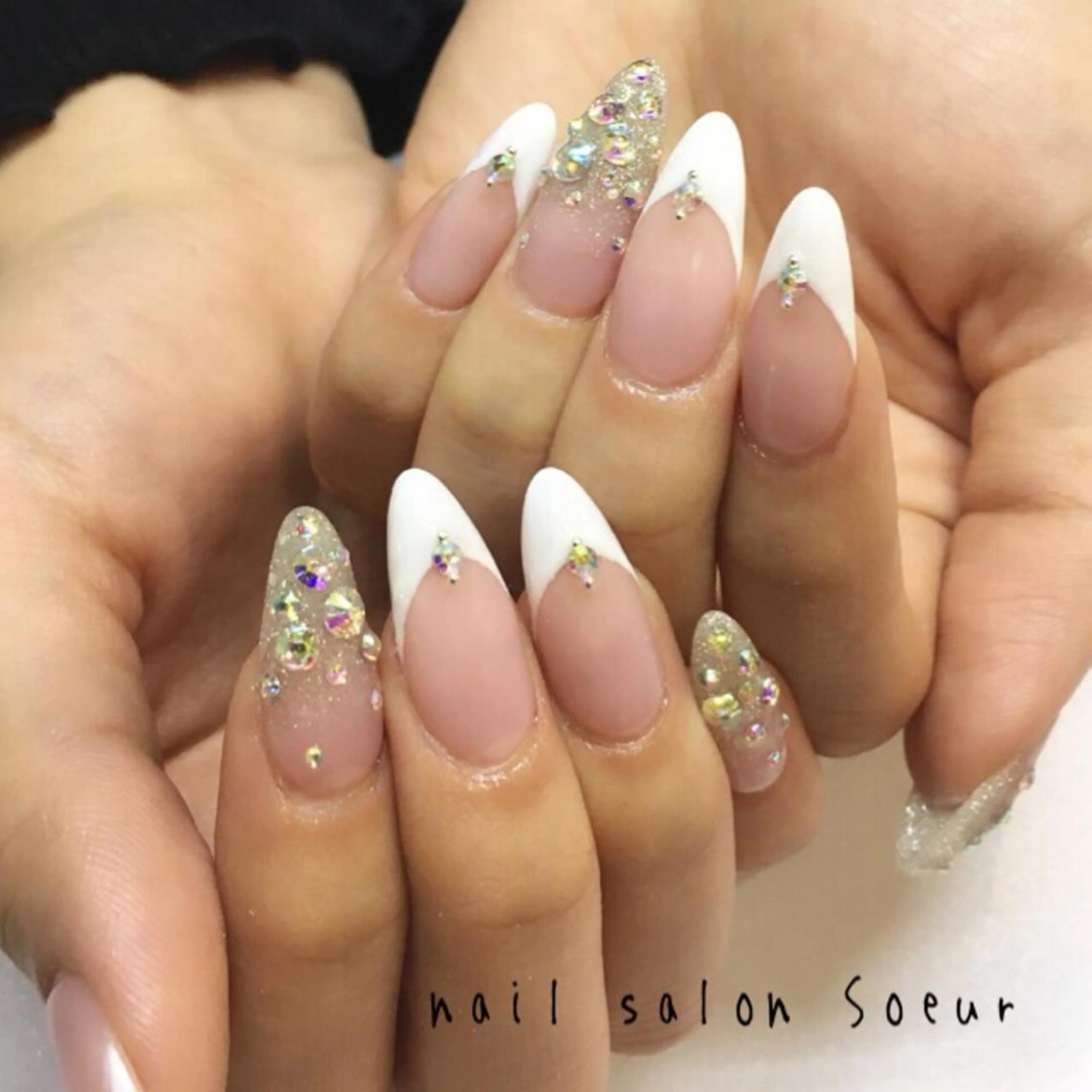 ネイル フレンチネイル グラデーション 持ち込み スカルプネイル ストーンネイル ハンドネイル nail salon Soeurのネイルデザイン