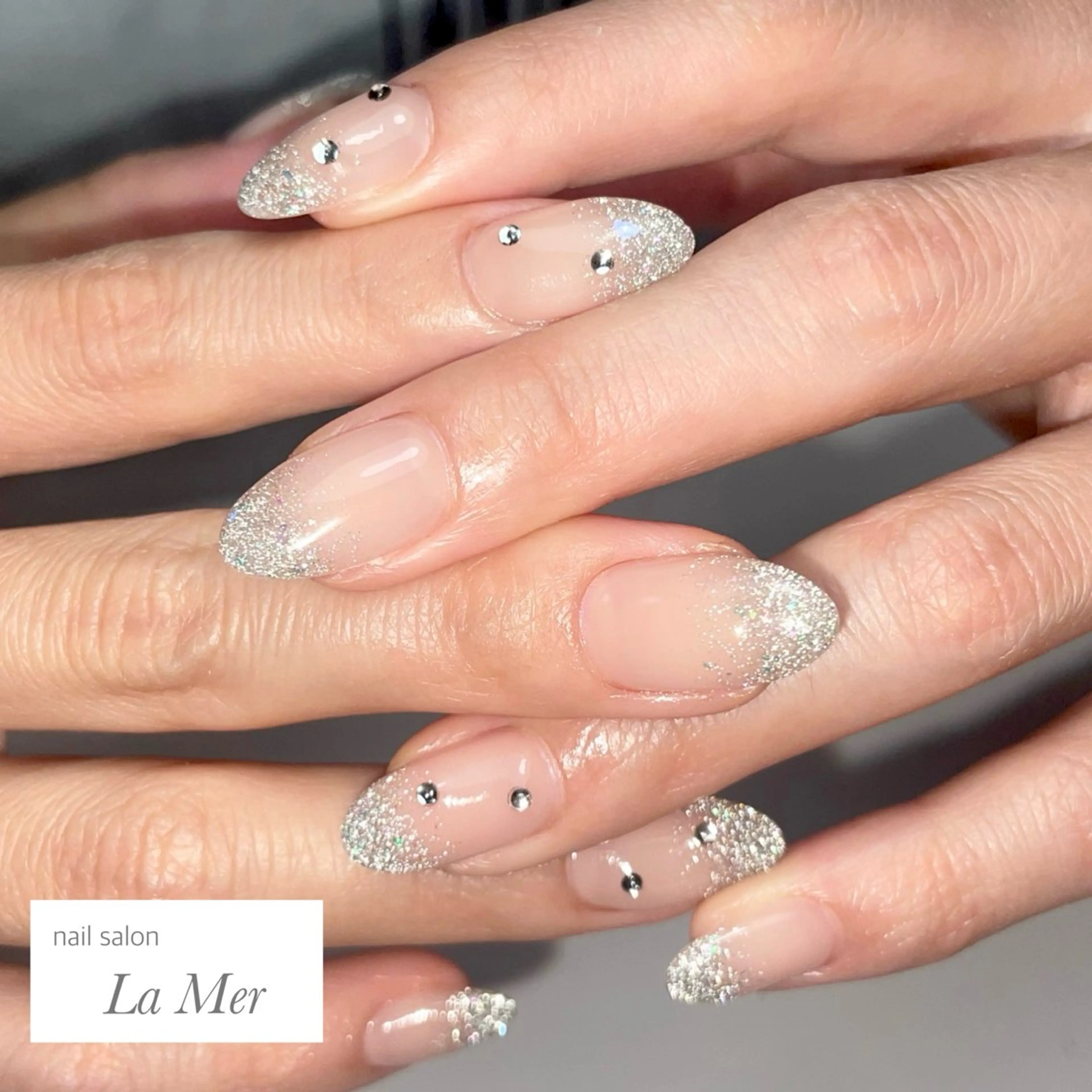 ネイル フラッシュネイル ジェルネイル グラデーション キラキラネイル ラメ(グリッター) ハンドネイル nailsalon La Merのネイルデザイン