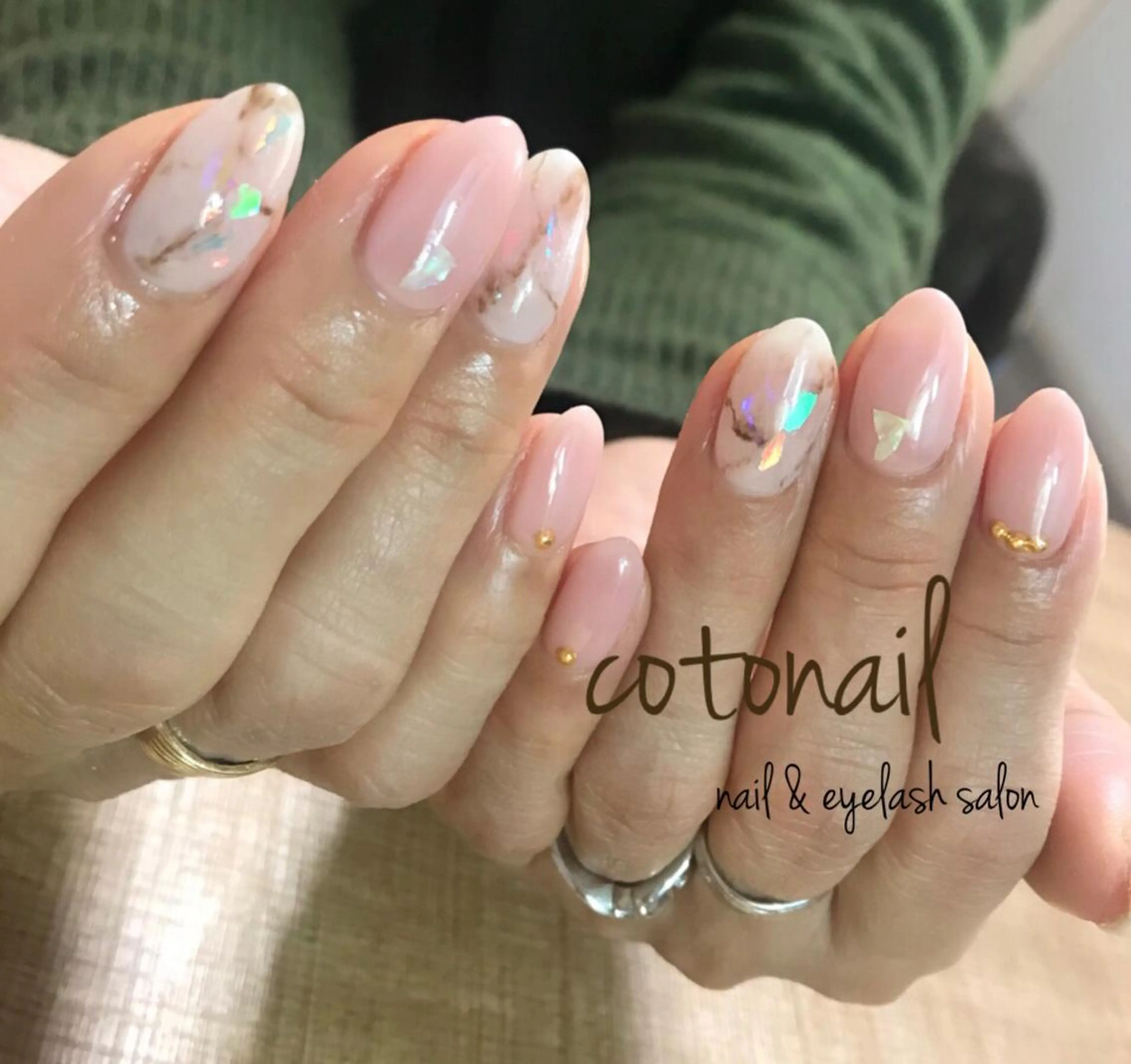 ミディアム ネイル アートネイル ハンドネイル ツメトマツゲ .のネイルデザイン