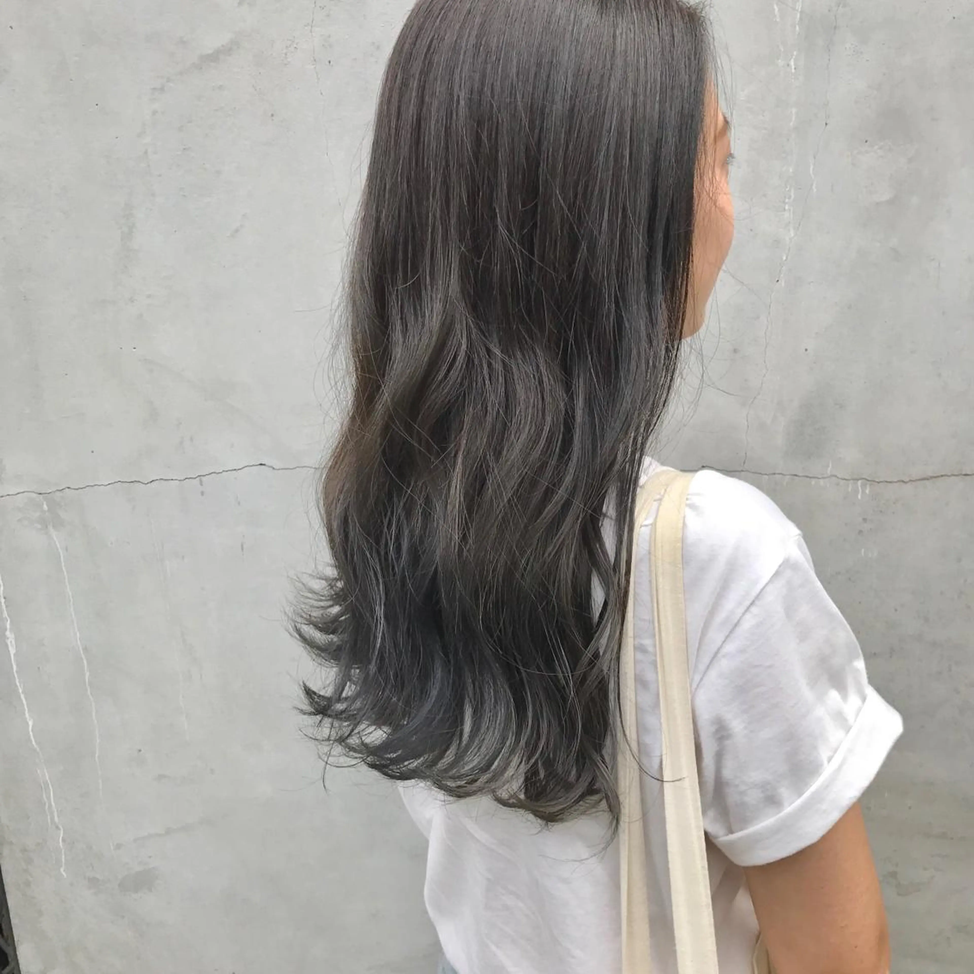 ミディアム カラー ヤスドミ ケイスケのヘアスタイル