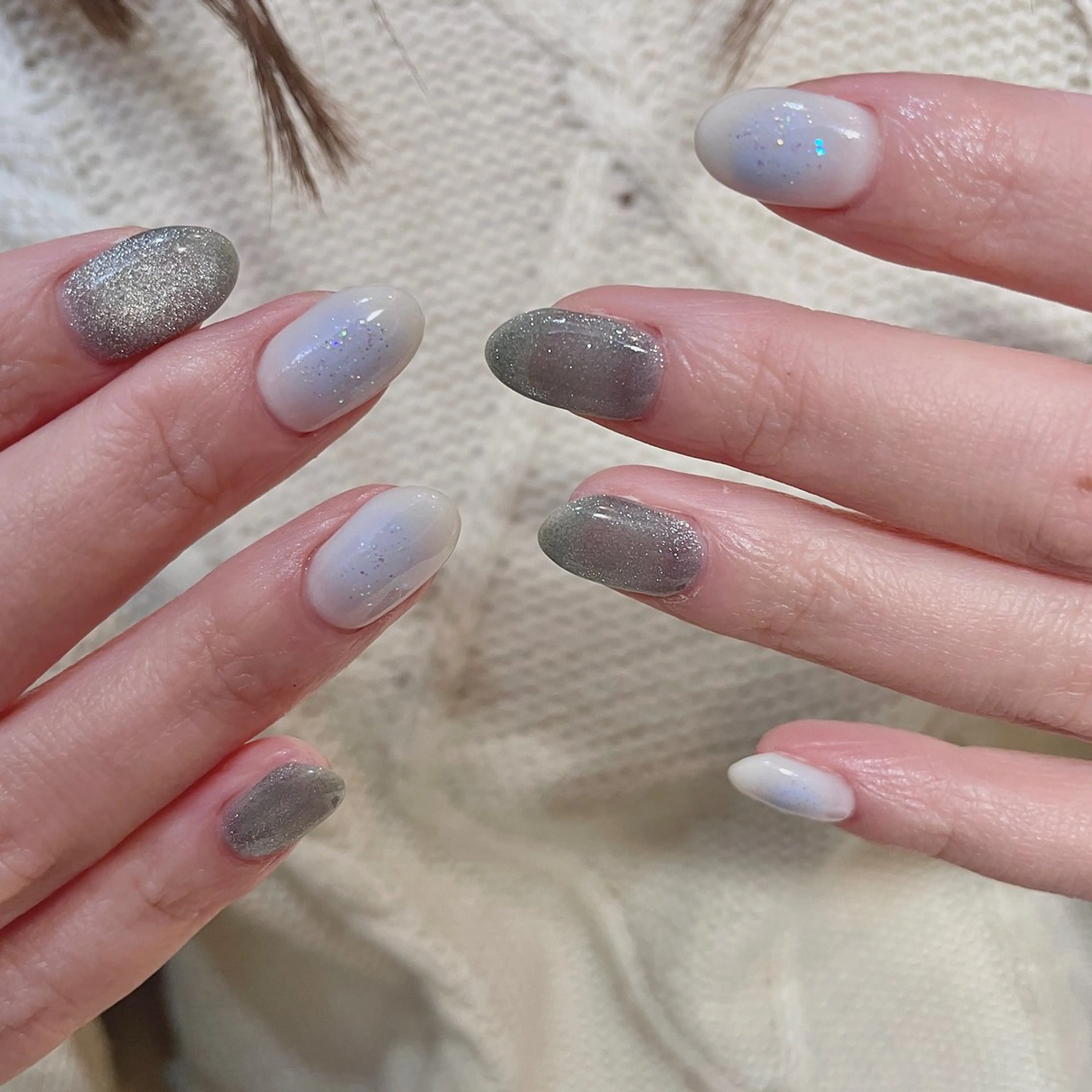 ネイル ブルー チークネイル キラキラネイル ラメ(グリッター) 水色 ハンドネイル acs.n所属・ネイル，耳つぼ 風間すみれのその他イメージ