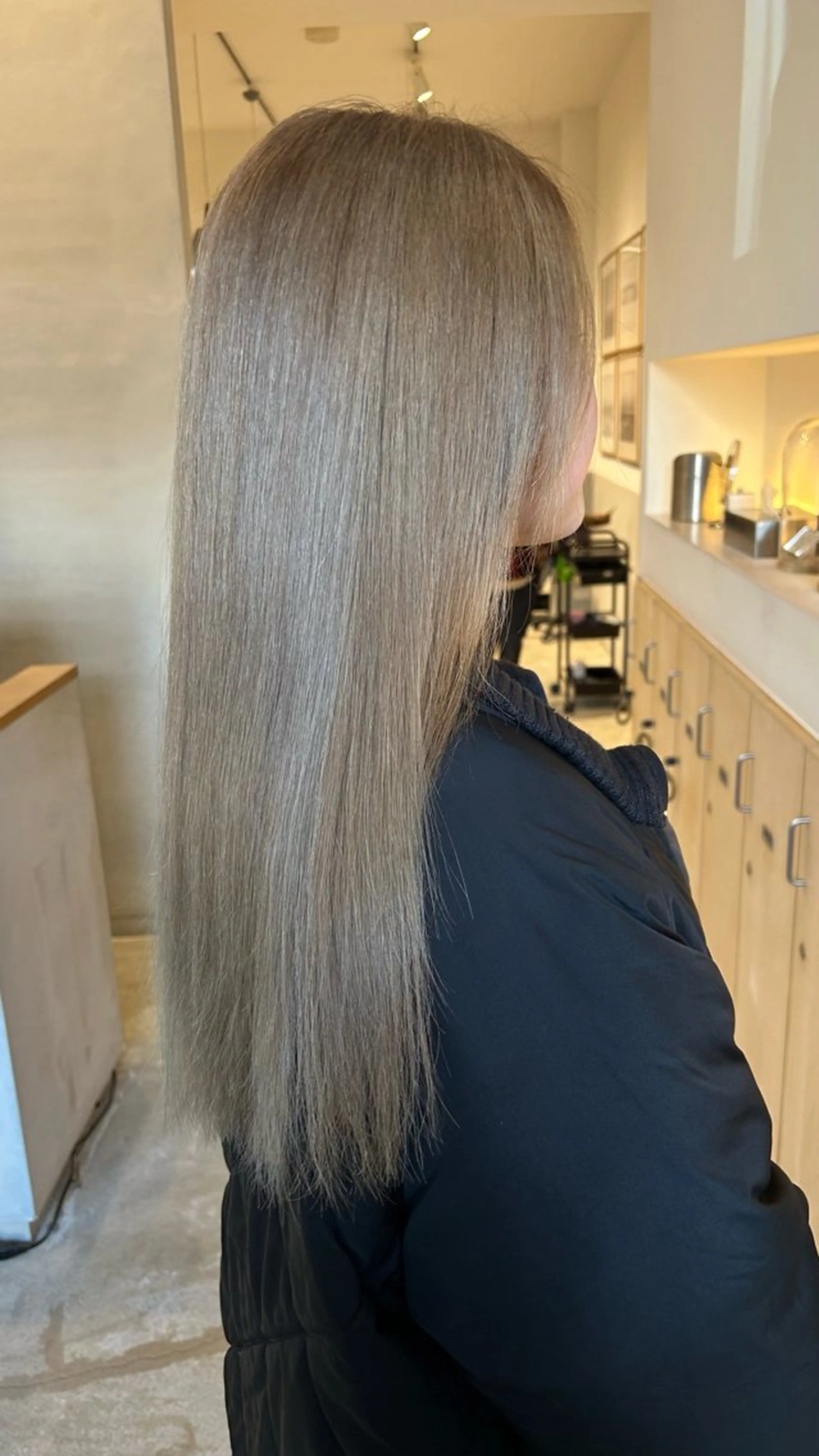 ロング カラー シルバー cotton小田原店所属・中村 幸永のヘアスタイル