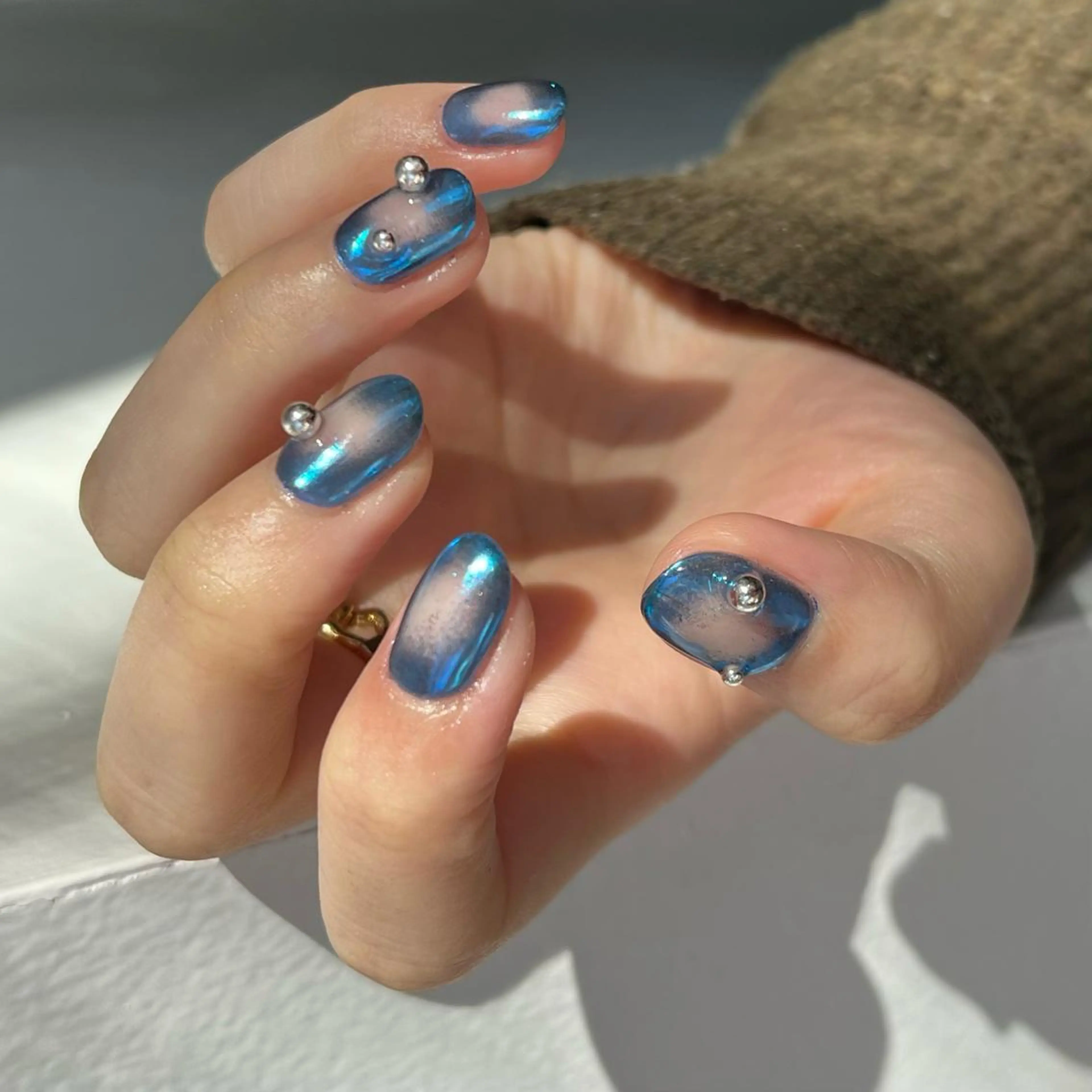 ネイル アートネイル ブルー ミラーネイル 持ち込み Nico所属・Nico🌛 Karenのネイルデザイン