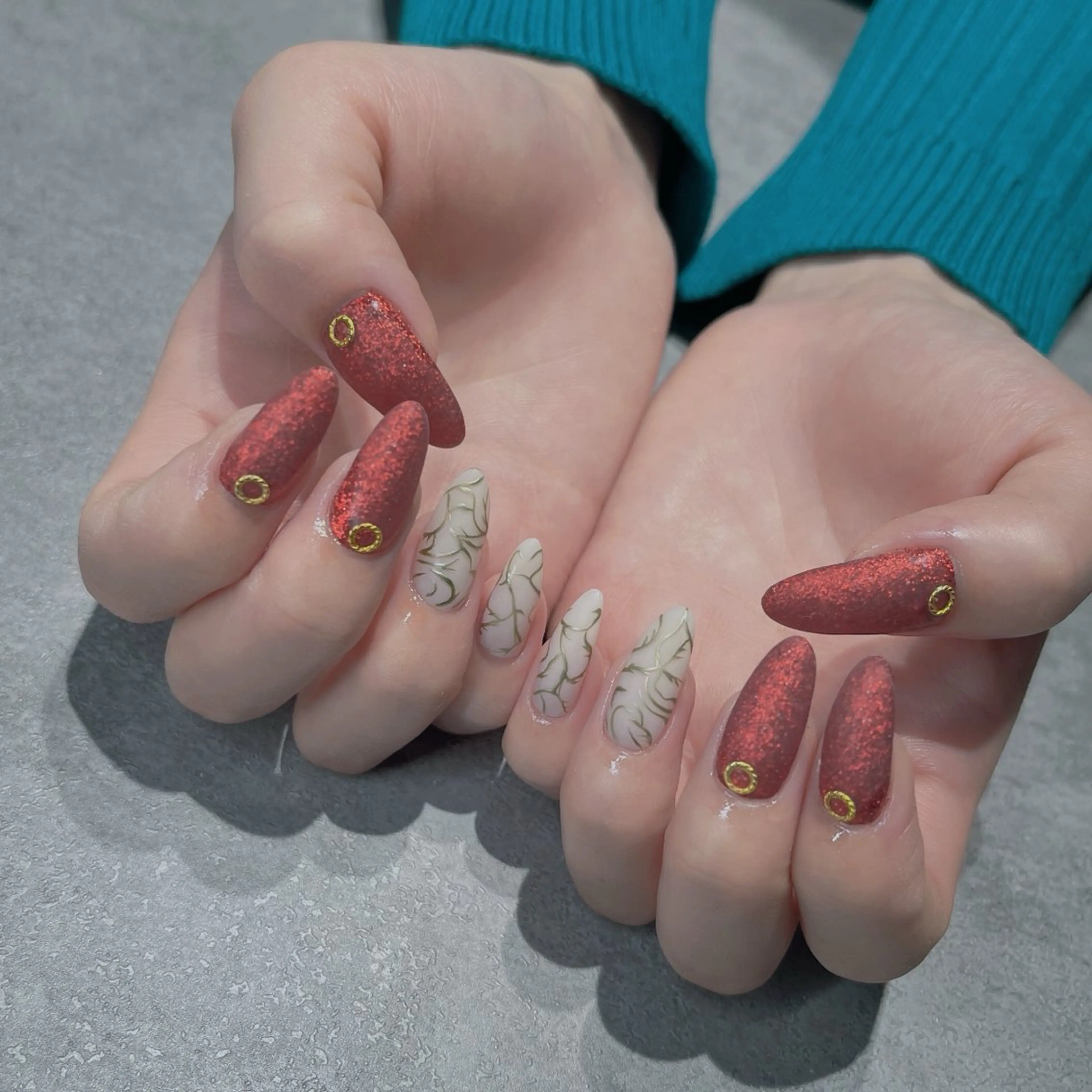 ネイル フットネイル フレンチネイル ジェルネイル ラメ(グリッター) ラメグラデーション ハンドネイル NEO Beauty Salon所属・𝐍𝐄𝐎 𝐉𝐔𝐑𝐈のネイルデザイン