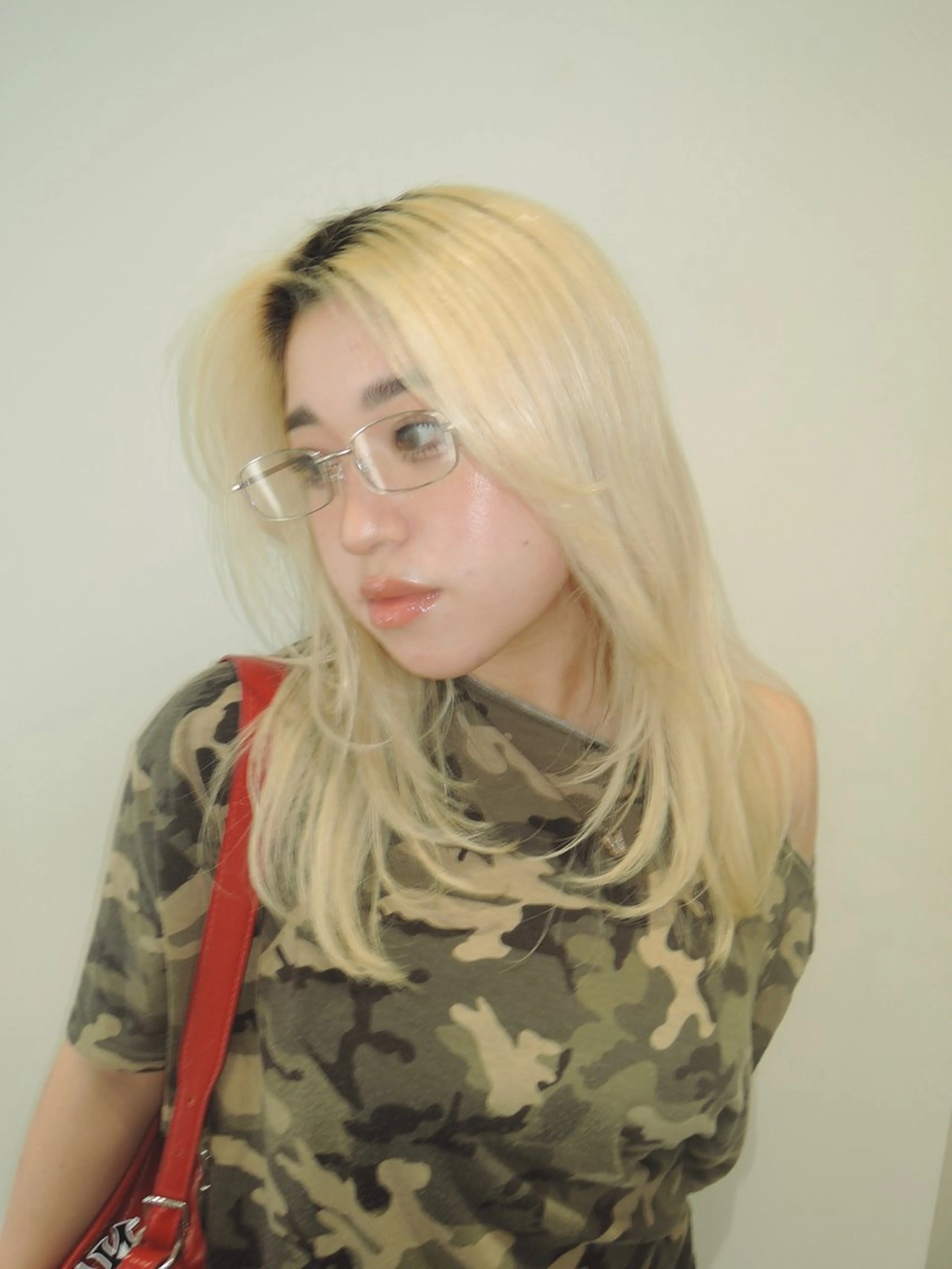 セミロング レイヤーカット YUI／レイヤー カット/透明感カラーのヘアスタイル