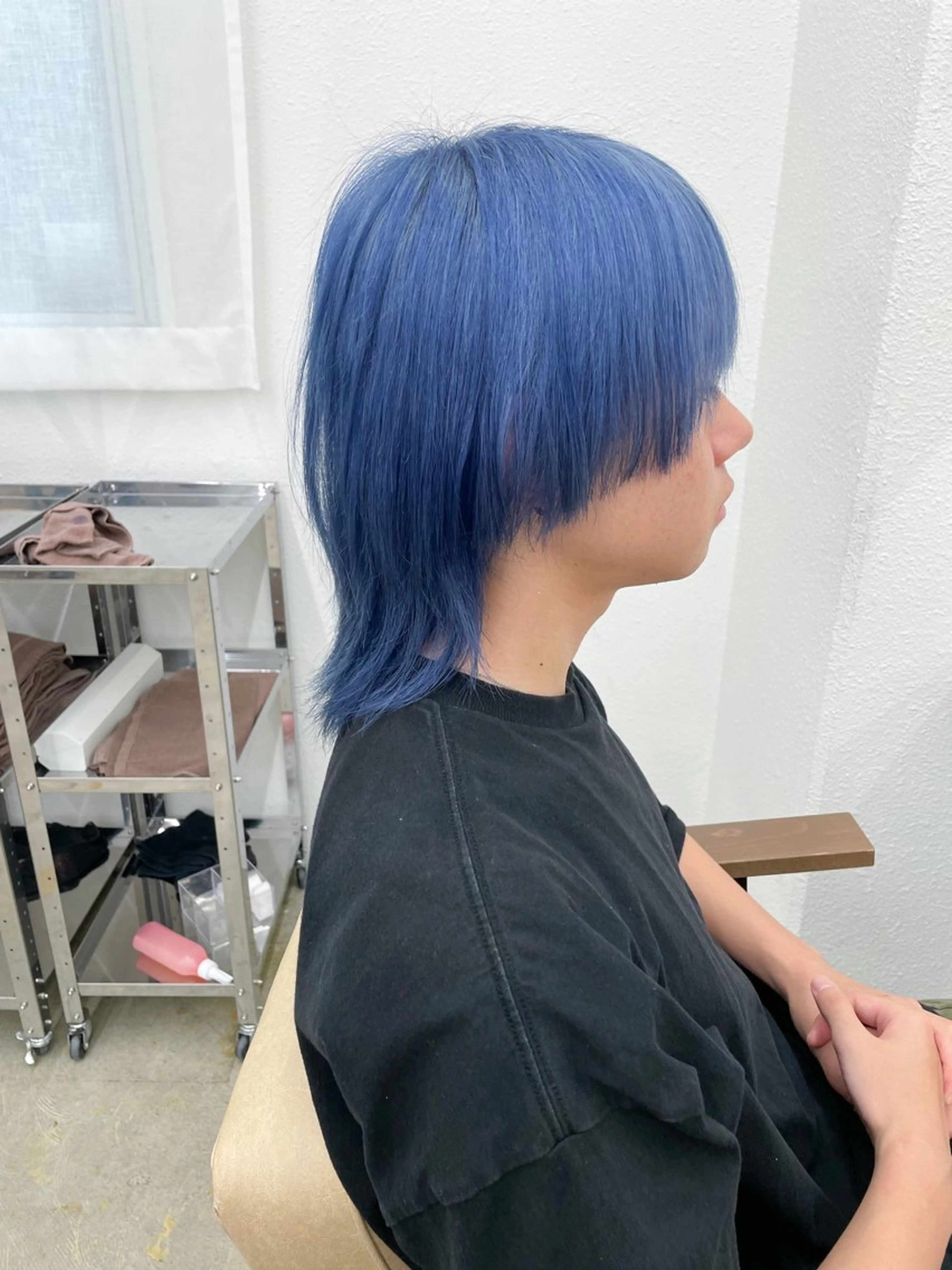 ミディアム カラー メンズ メンズブリーチ メンズハイトーン メンズウルフカット ブリーチ ブルーカラー カット ヘアカラー トリートメント ハイトーン/レイヤー /ケアブリーチ石川治のヘアスタイル