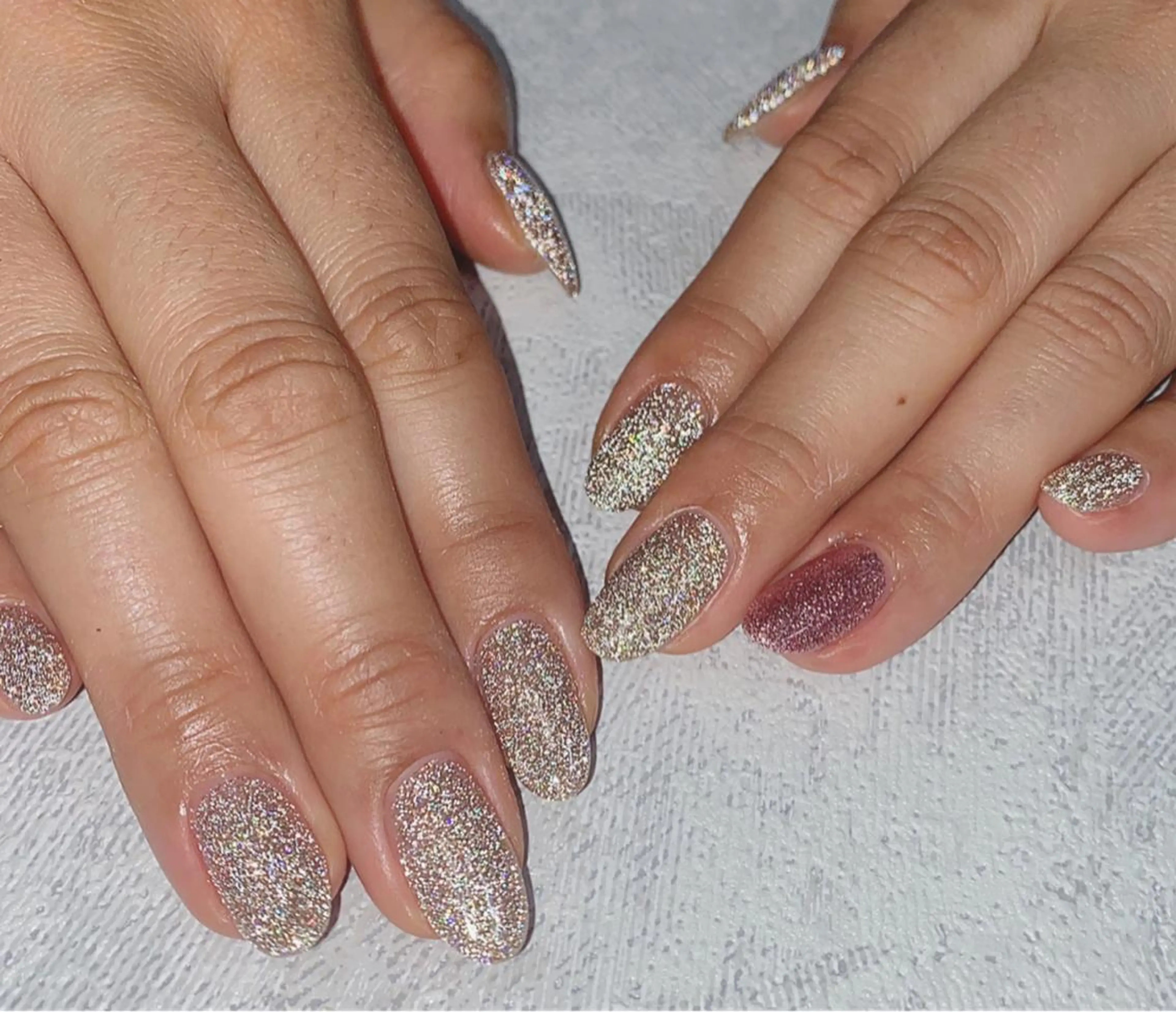 ネイル フラッシュネイル ゴールド ピンク 𝑺 𝒏𝒂𝒊𝒍✳︎のネイルデザイン