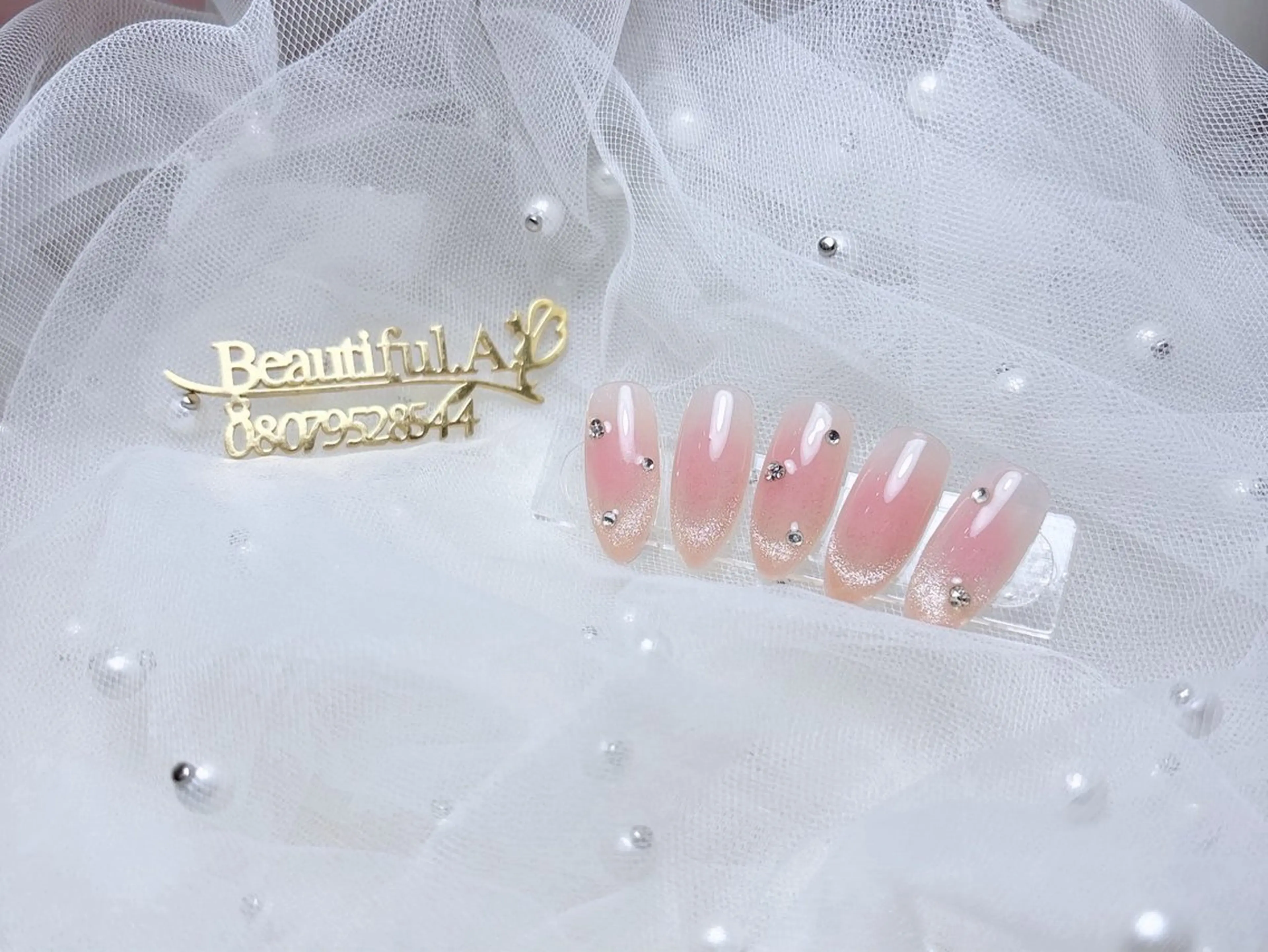 セミロング ハンドネイル ビューティーフル Aのネイルデザイン