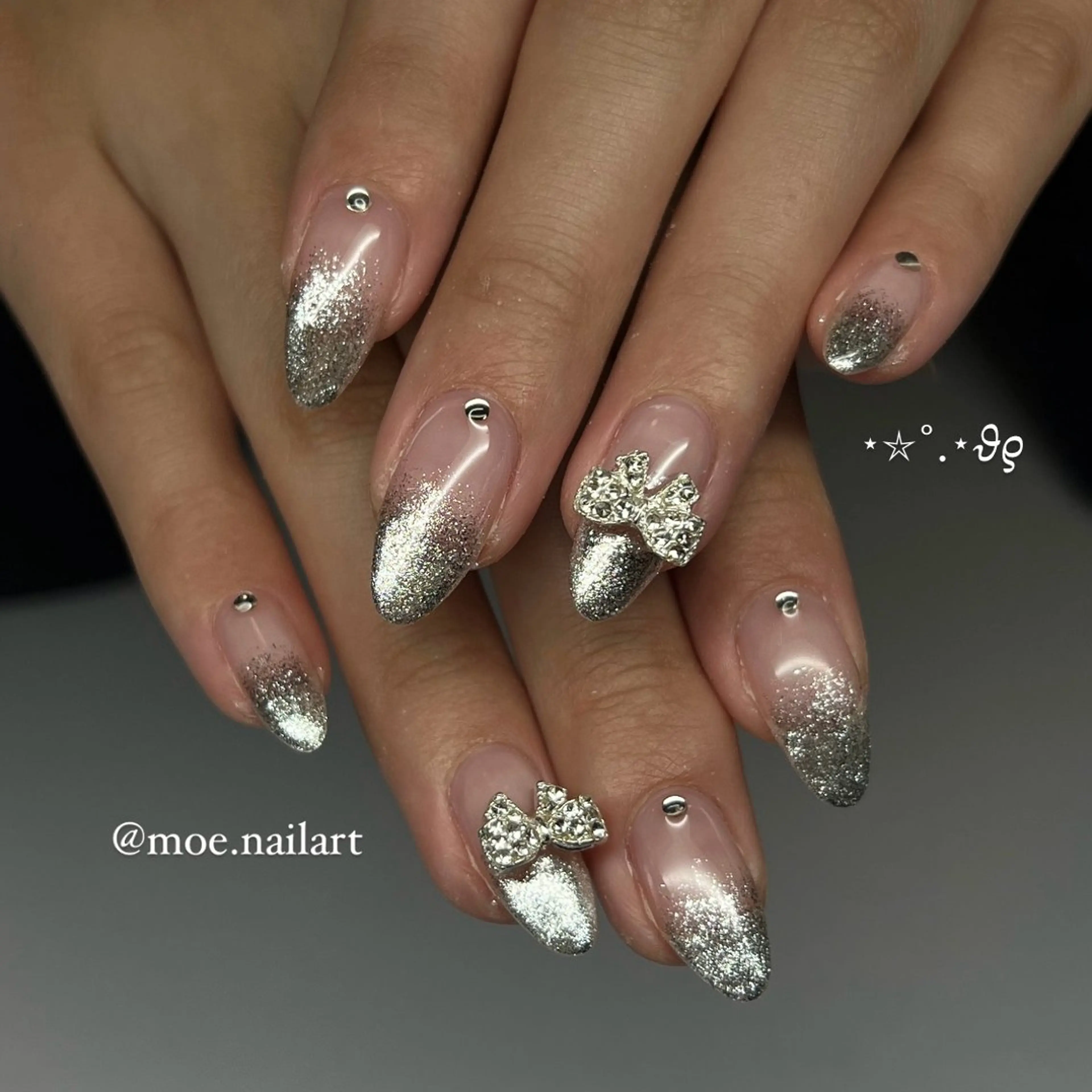 ワンカラーorラメグラ💅🏻 オフありの写真