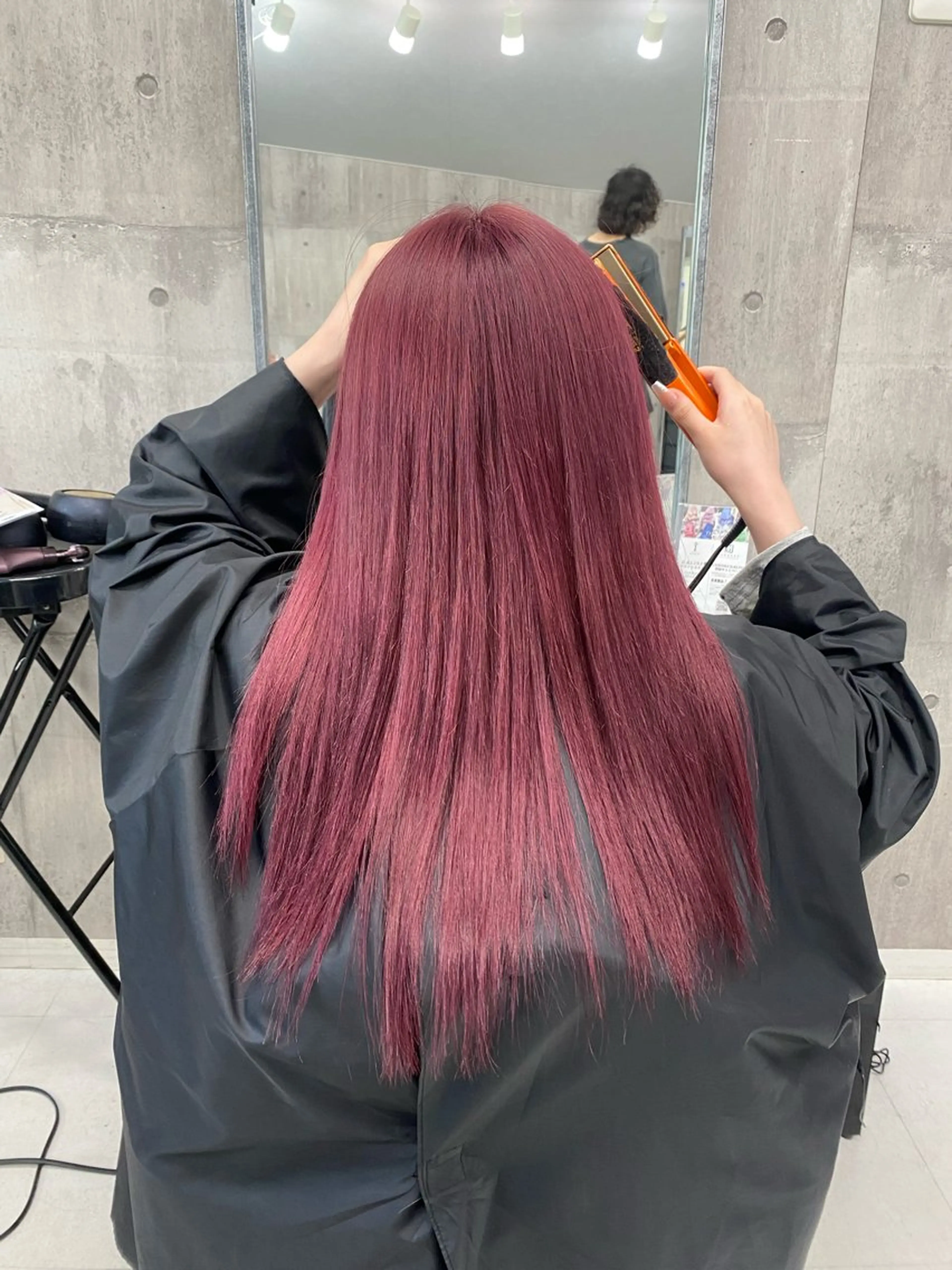 セミロング カラー ヘアカラー のん🎀ハイトーン/ レイヤーカット🐳のヘアスタイル