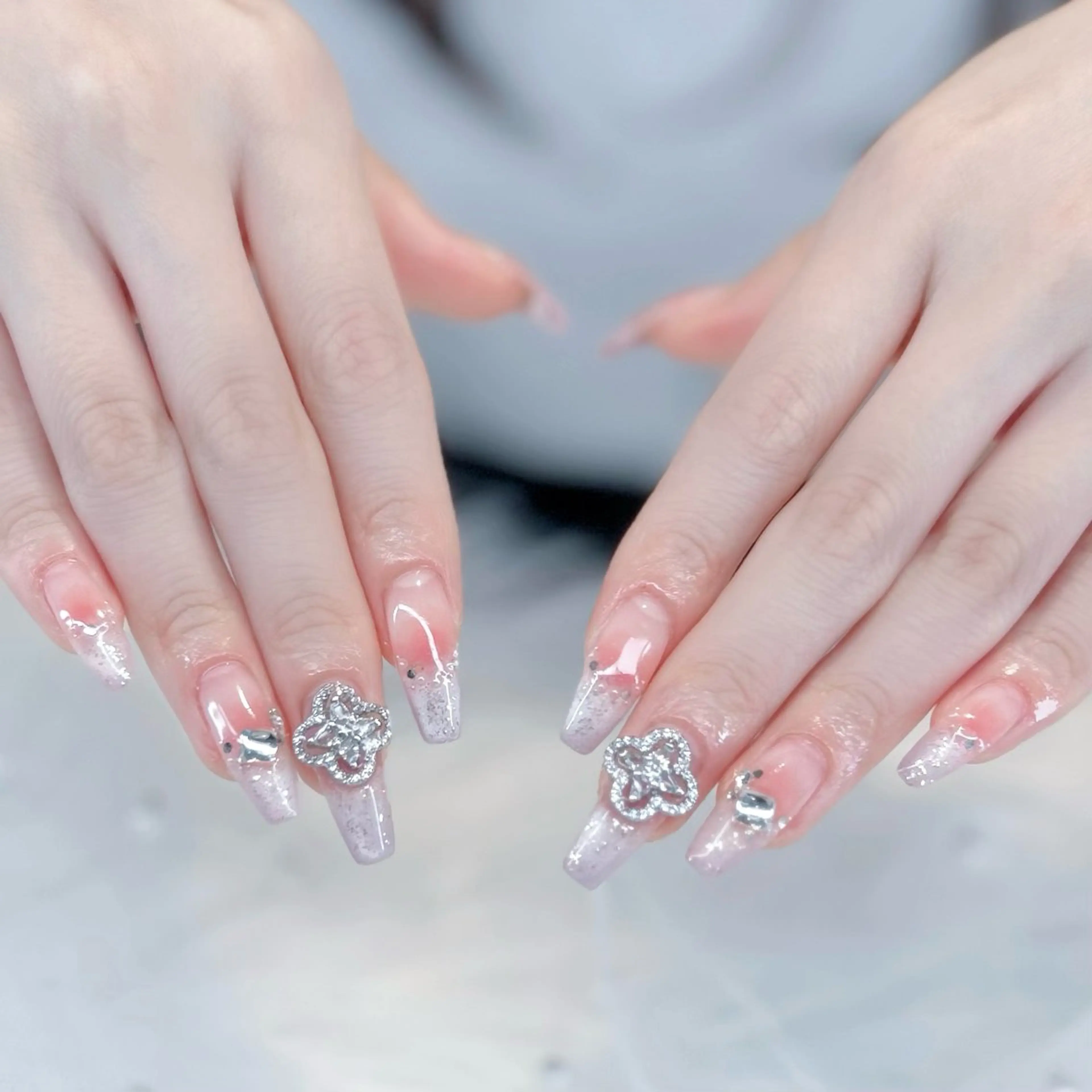 ネイル チークネイル キラキラネイル マグネットネイル ワンホンネイル ハンドネイル ぷりゅねる 心斎橋のネイルデザイン