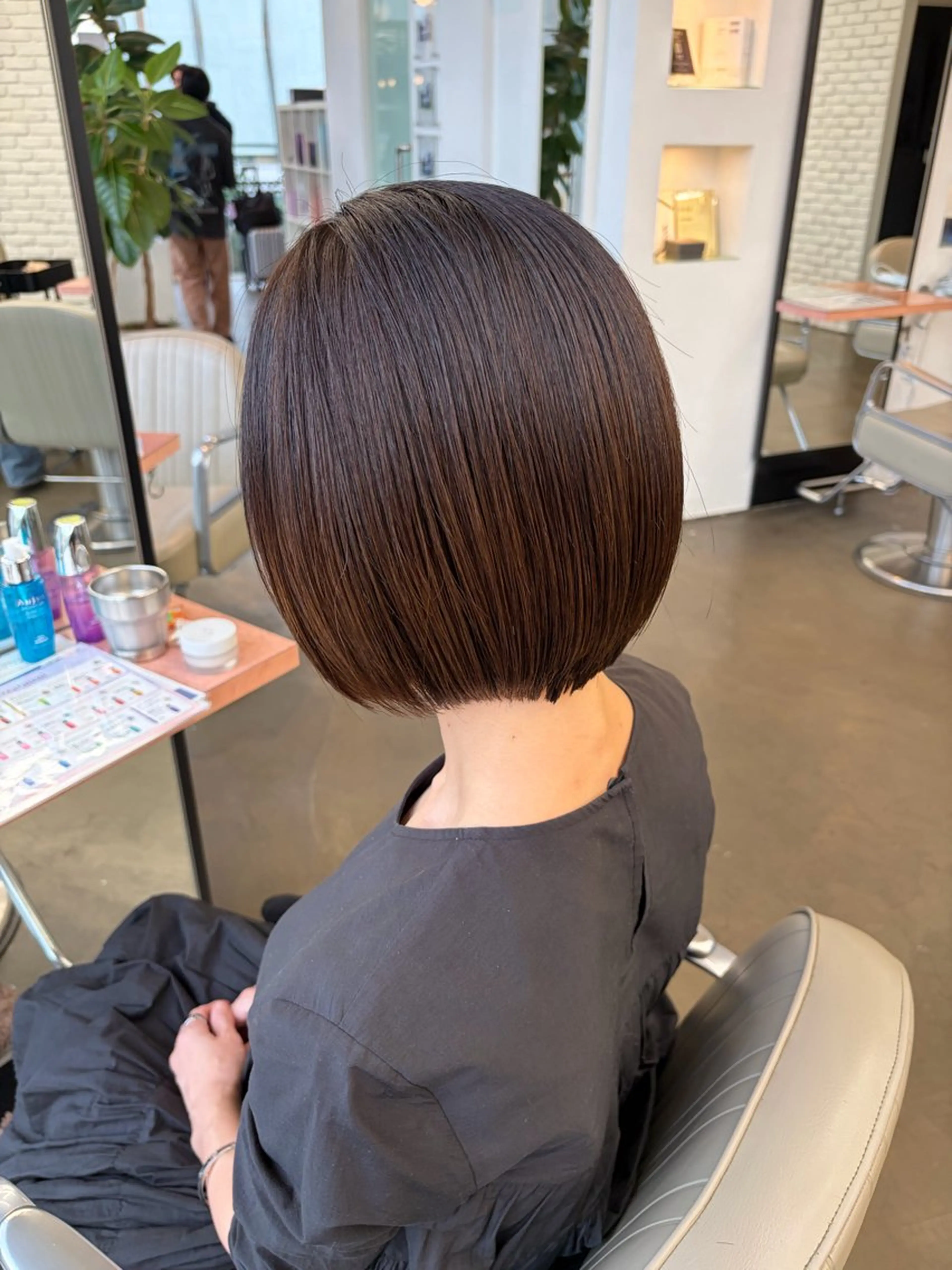 ショート 切りっぱなしボブ ボブ DIFINOaoyama所属・🎧ayaka/ボブ /透明感カラー🩵のヘアスタイル