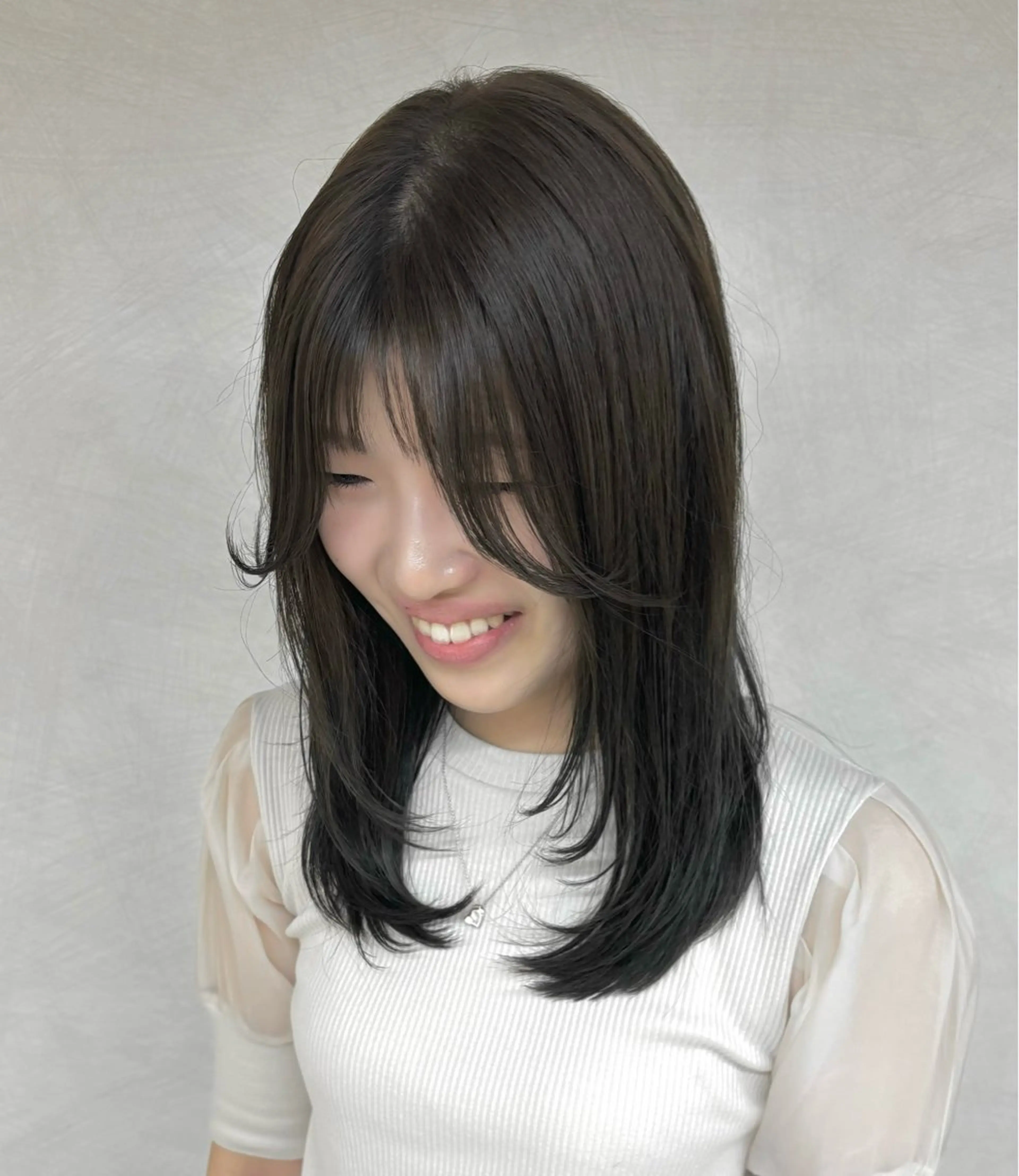 ミディアム 顔まわりレイヤー 顔周りカット レイヤーカット レイヤーカット/ボブ /nene🍥⋆*のヘアスタイル