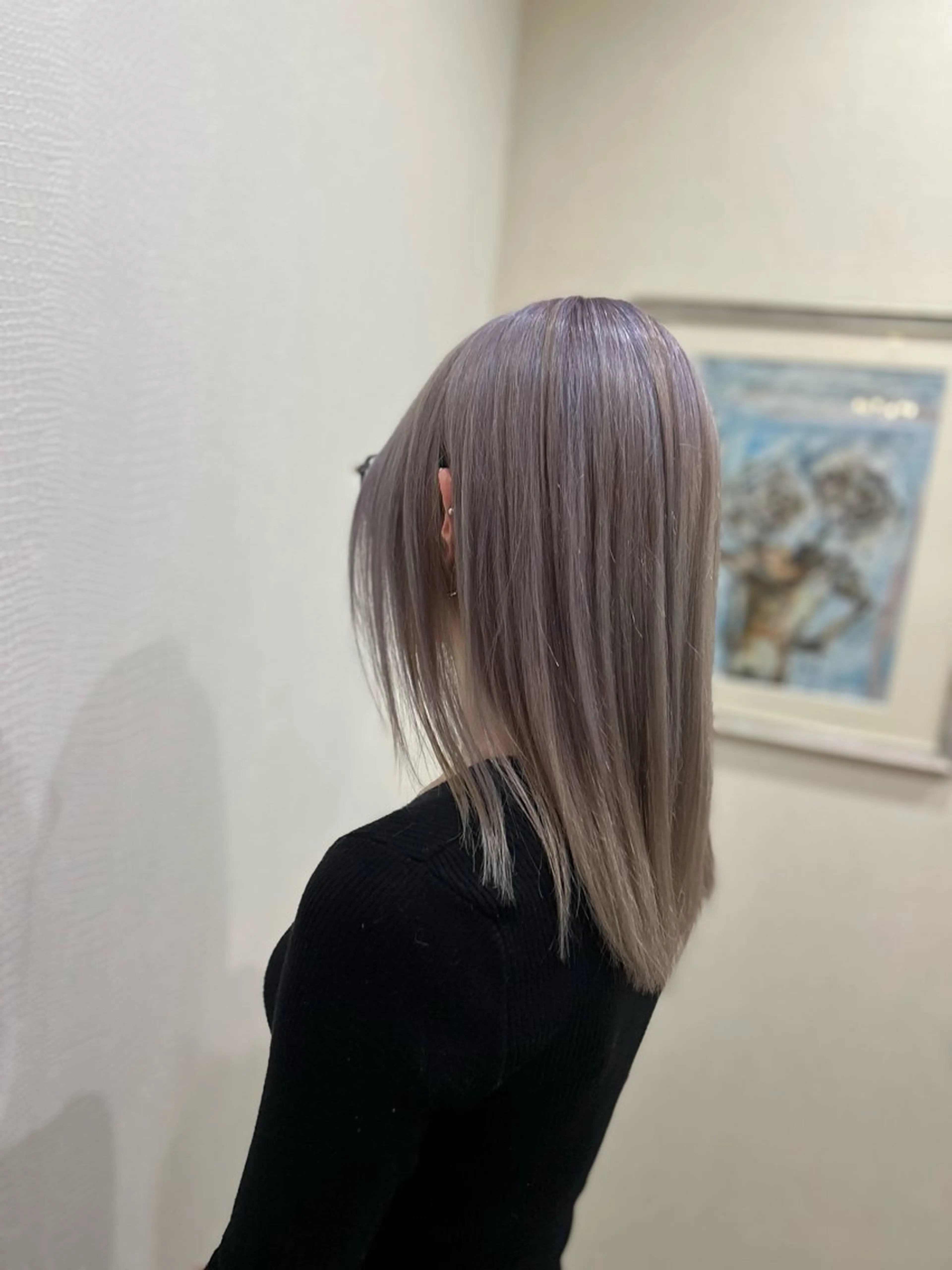 セミロング カラー ブリーチ ブロンド グレージュ ラベンダーカラー ラベンダーグレージュ カット ヘアカラー Morpho Hair Product所属・井上 花音のヘアスタイル