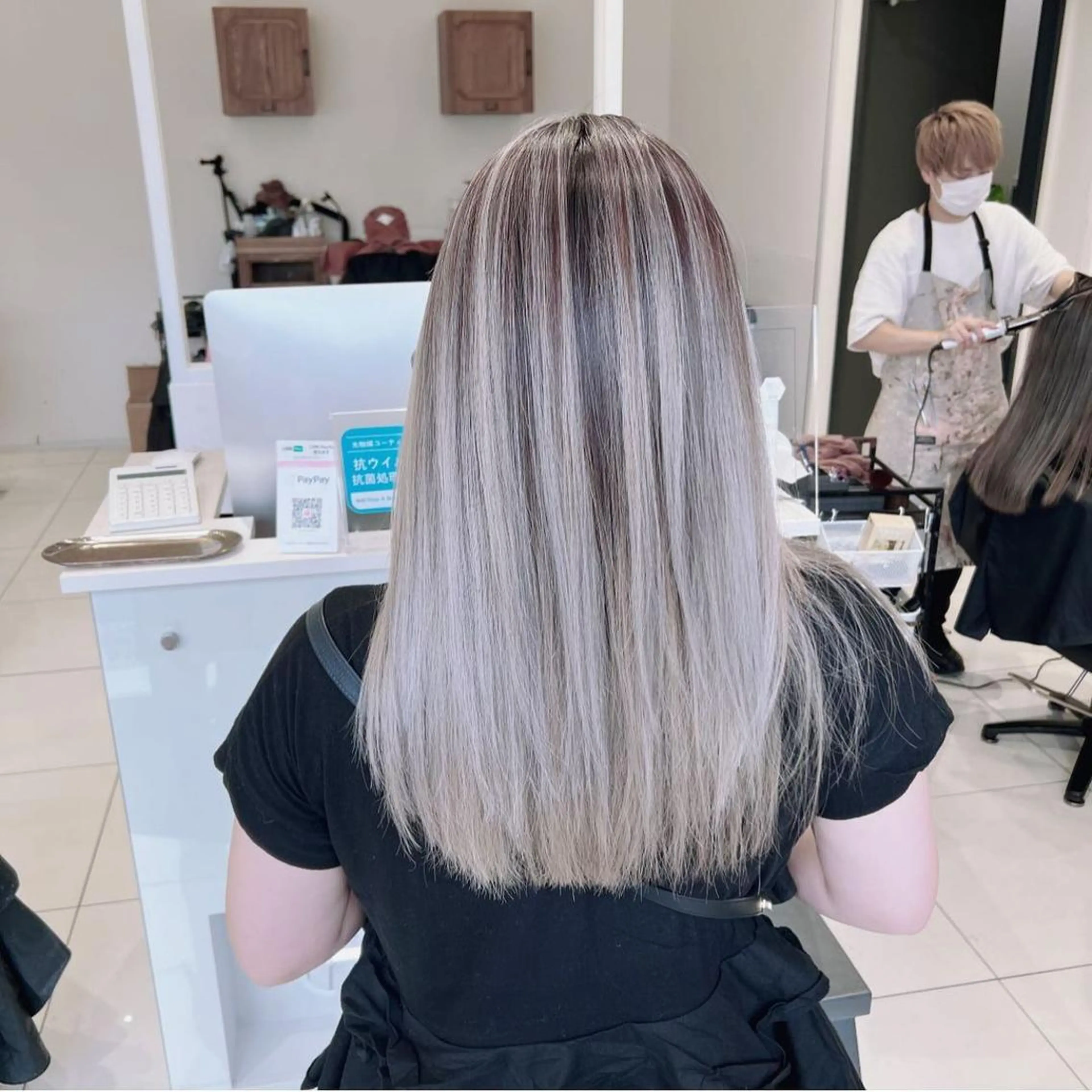 ロング カラー ブリーチ ケアブリーチ ハイライトカラー インナーカラー ハイライト ヘアカラー オフホワイトアンドなんば所属・福西 洋斗のヘアスタイル