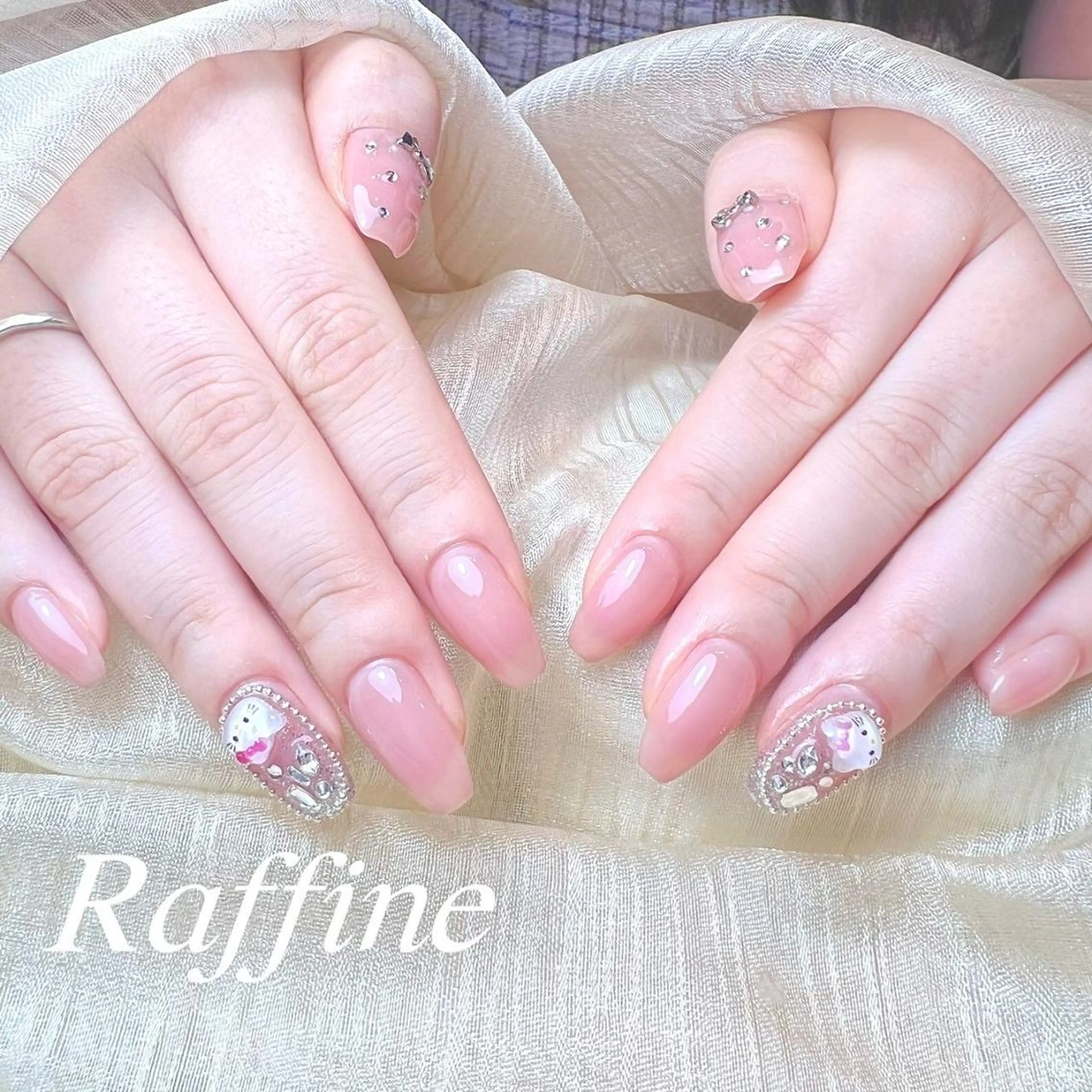 ネイル RAFFINE haru🦋🩵のネイルデザイン