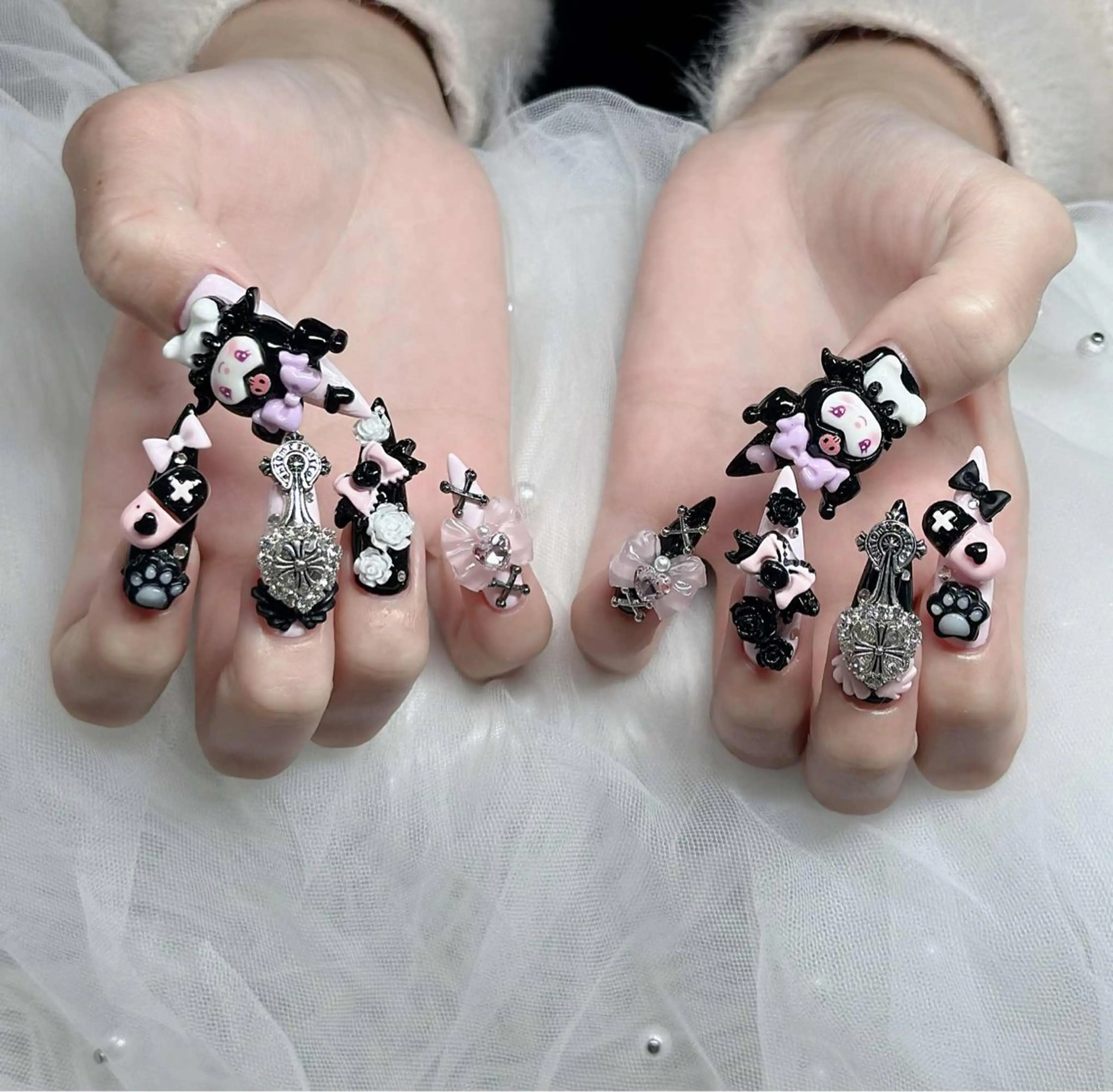 ネイル オーロラネイル フレンチネイル ジェルネイル ハロウィン キラキラネイル ハンドネイル H.baby Nail Salonのネイルデザイン