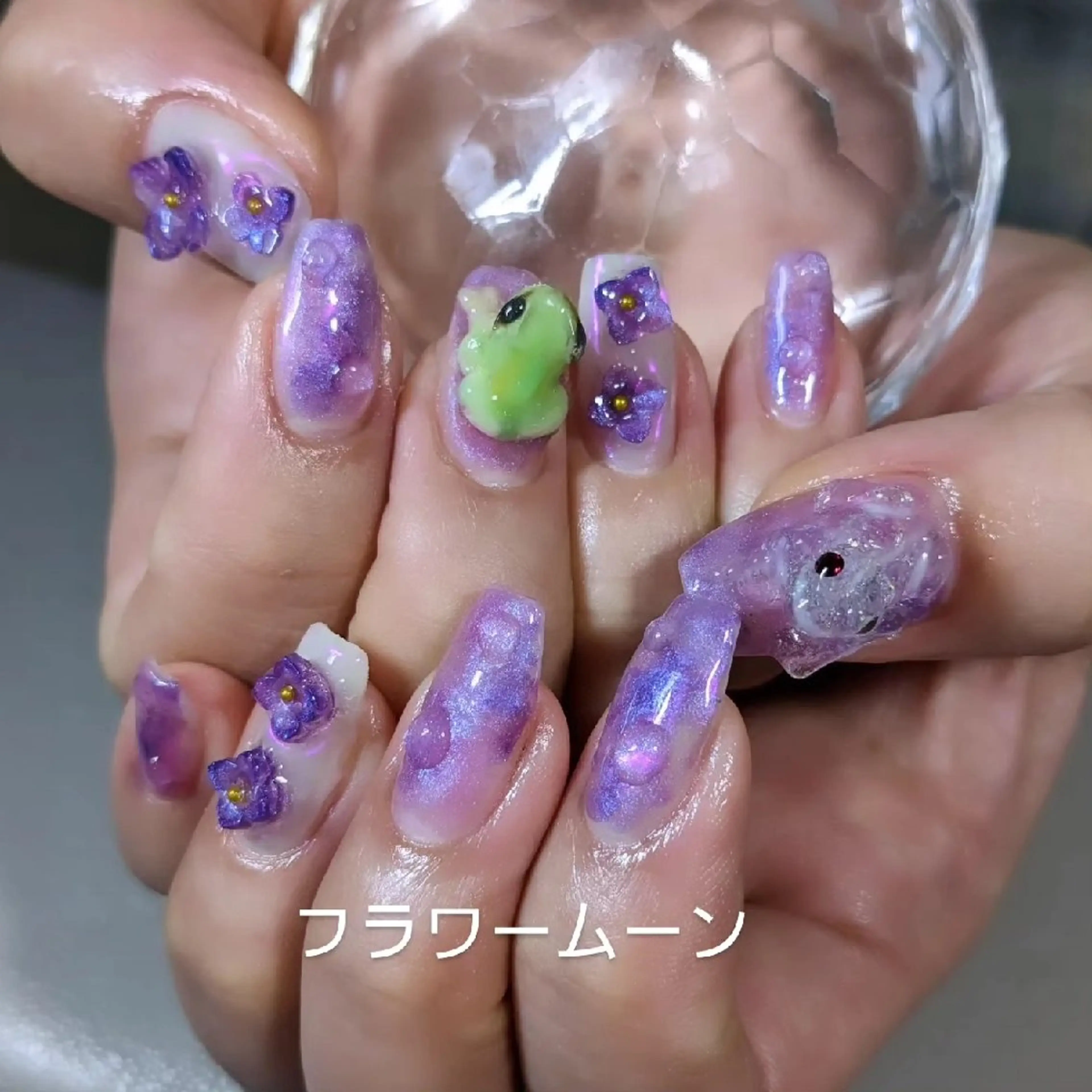 ネイル 持ち込み フラワー ムーンのネイルデザイン