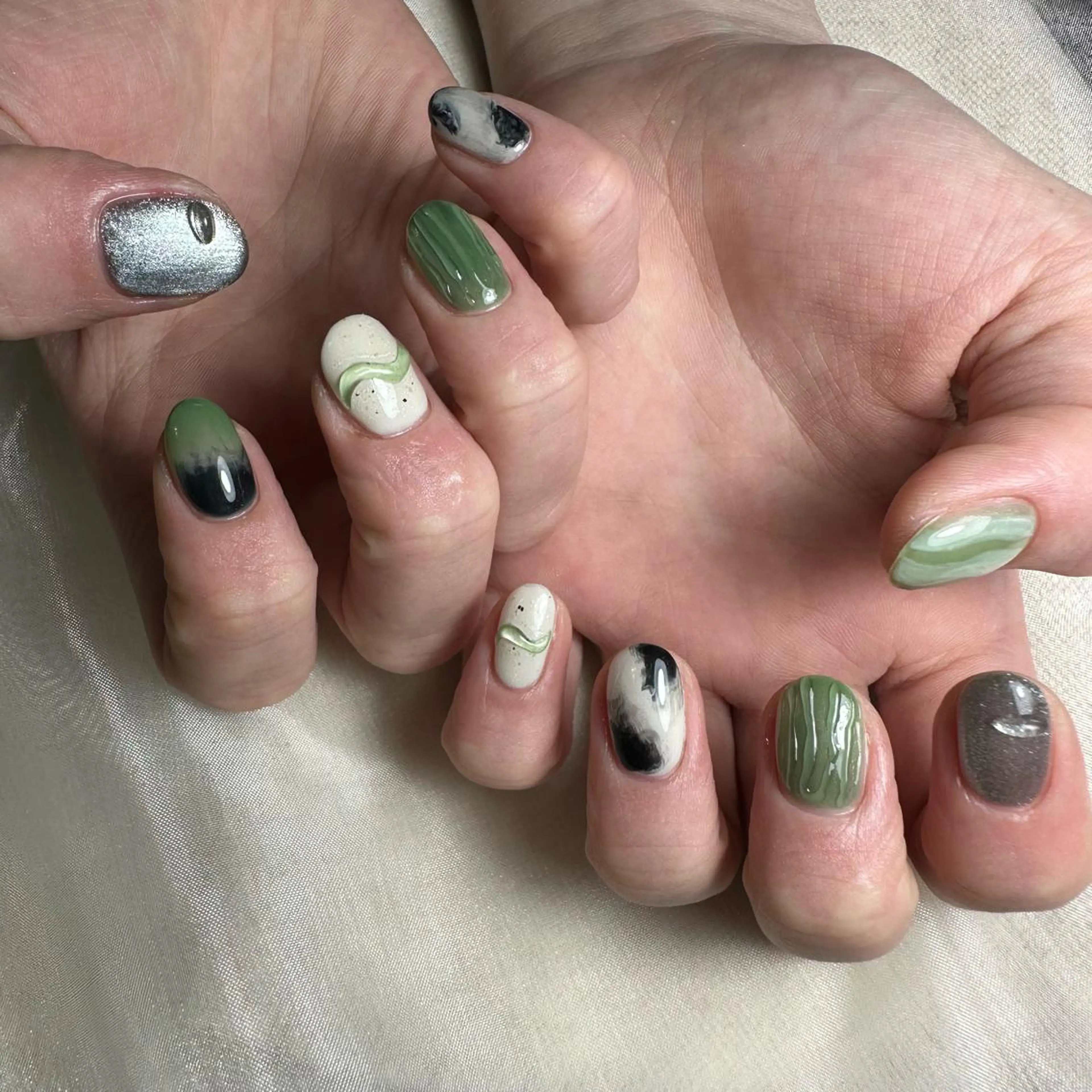 ネイル ハンドネイル repos~ルポ~所属・里見 麗のネイルデザイン