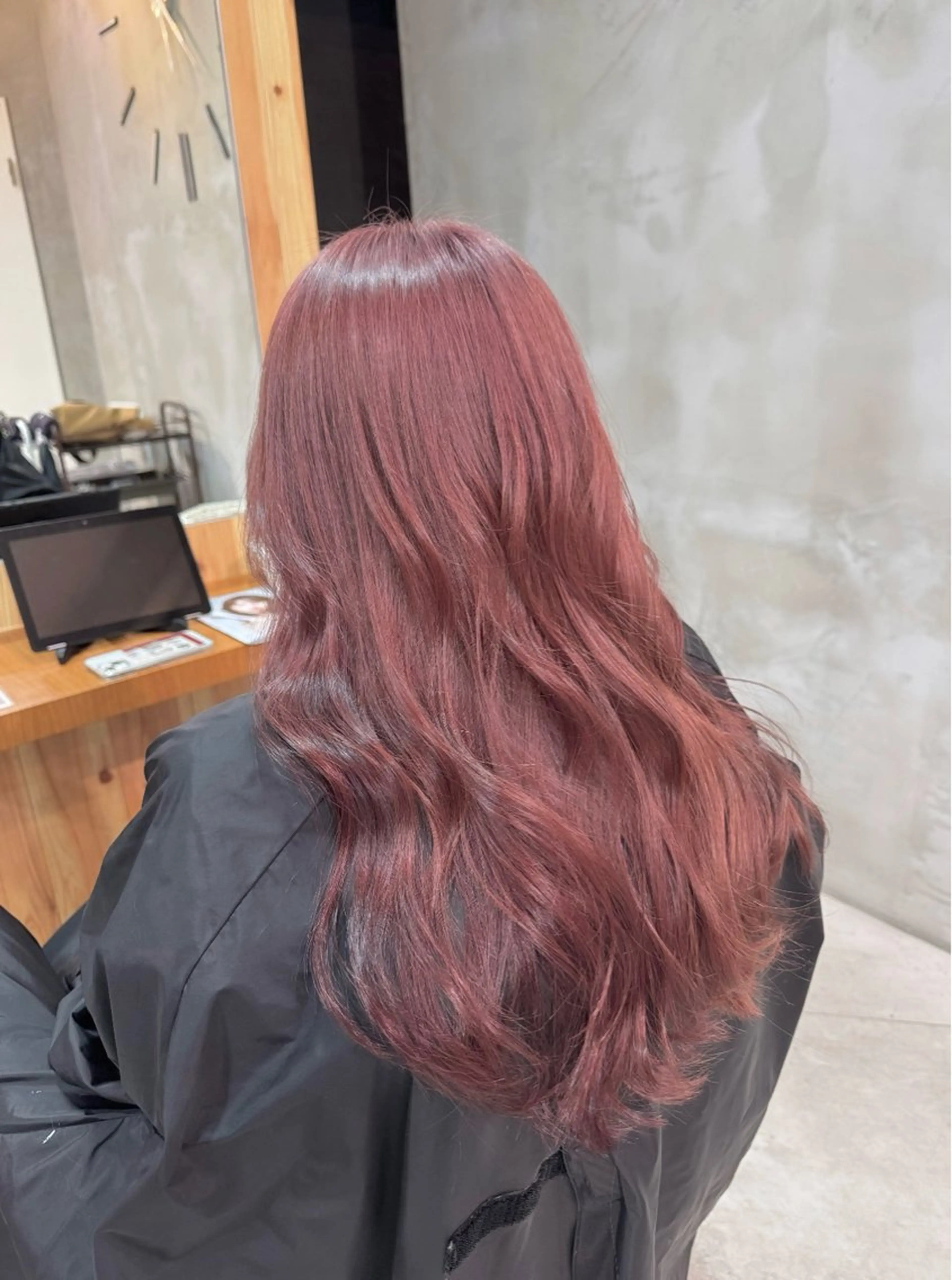 ロング カラー ヘアアレンジ ブリーチ 卒業式のヘアスタイル _White泉佐野店所属・佐々木  まゆかのヘアスタイル