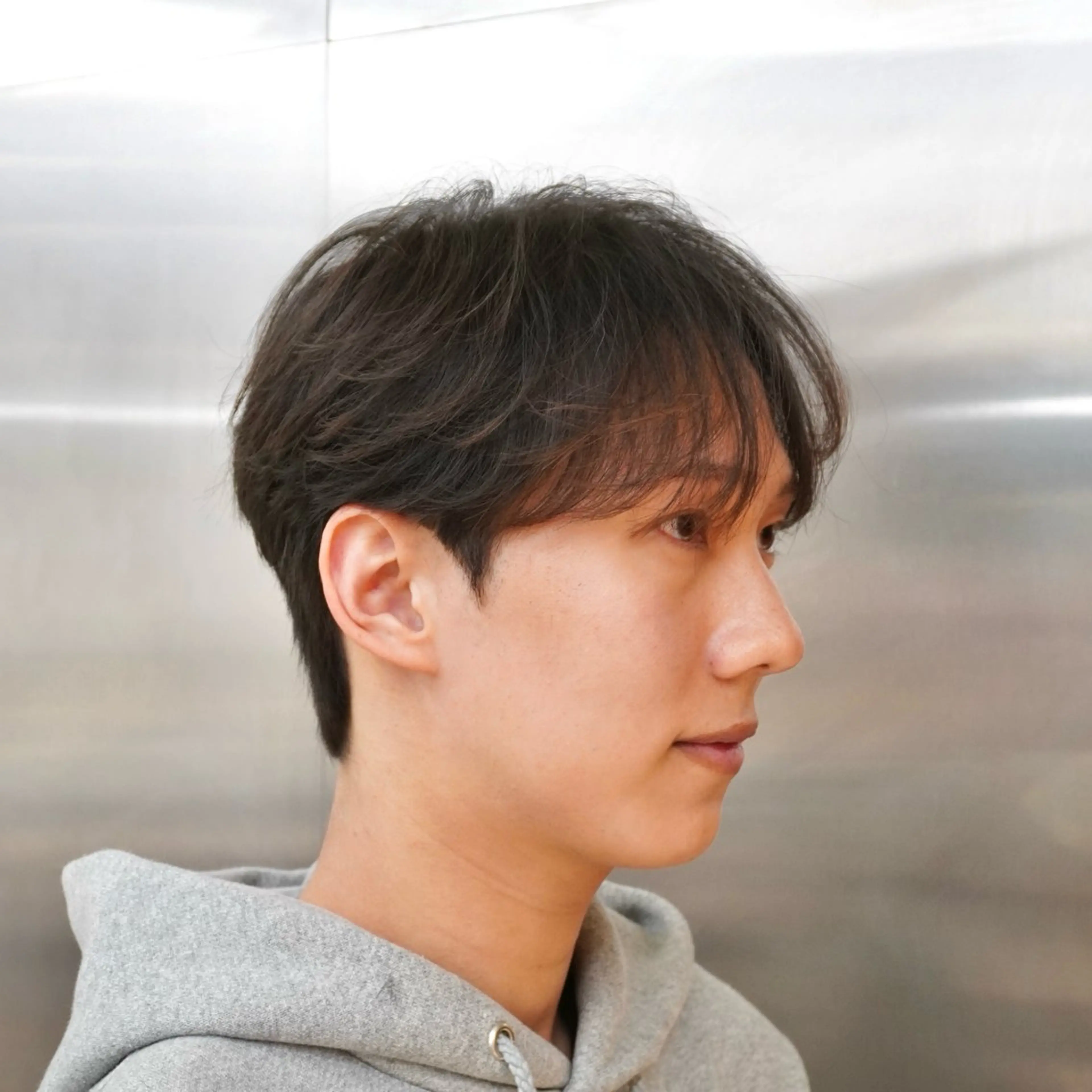 パーマ メンズ メンズブリーチ センターパート フェザーパーマ カルマパーマ マッシュ カット パーマ HIKARI メンズ満足度No.1のヘアスタイル