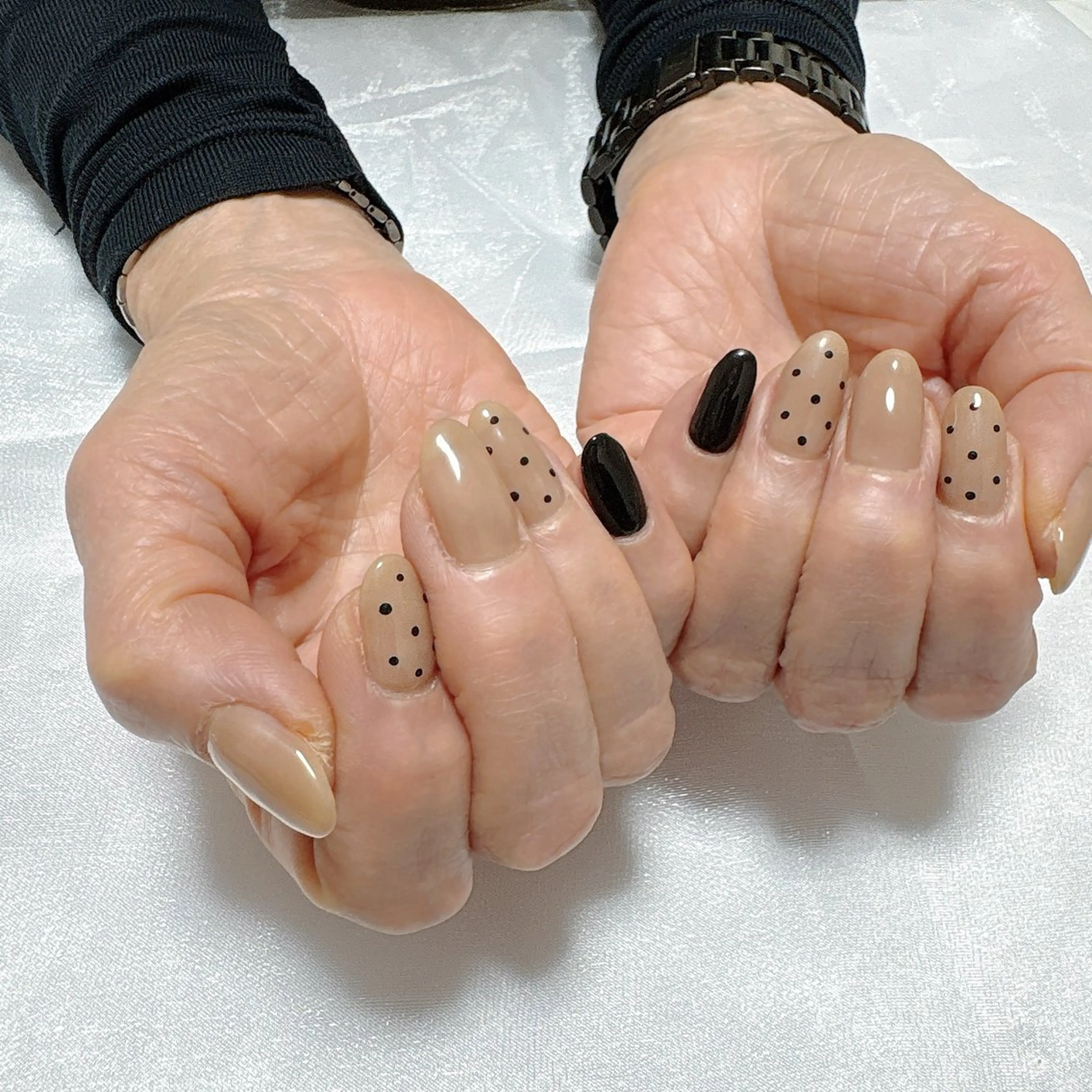 ネイル アートネイル ブラウン ドット ジェルネイル シンプルネイル Total Beauty Salon Charlme所属・【早朝・深夜🉑】 Charlmeのネイルデザイン