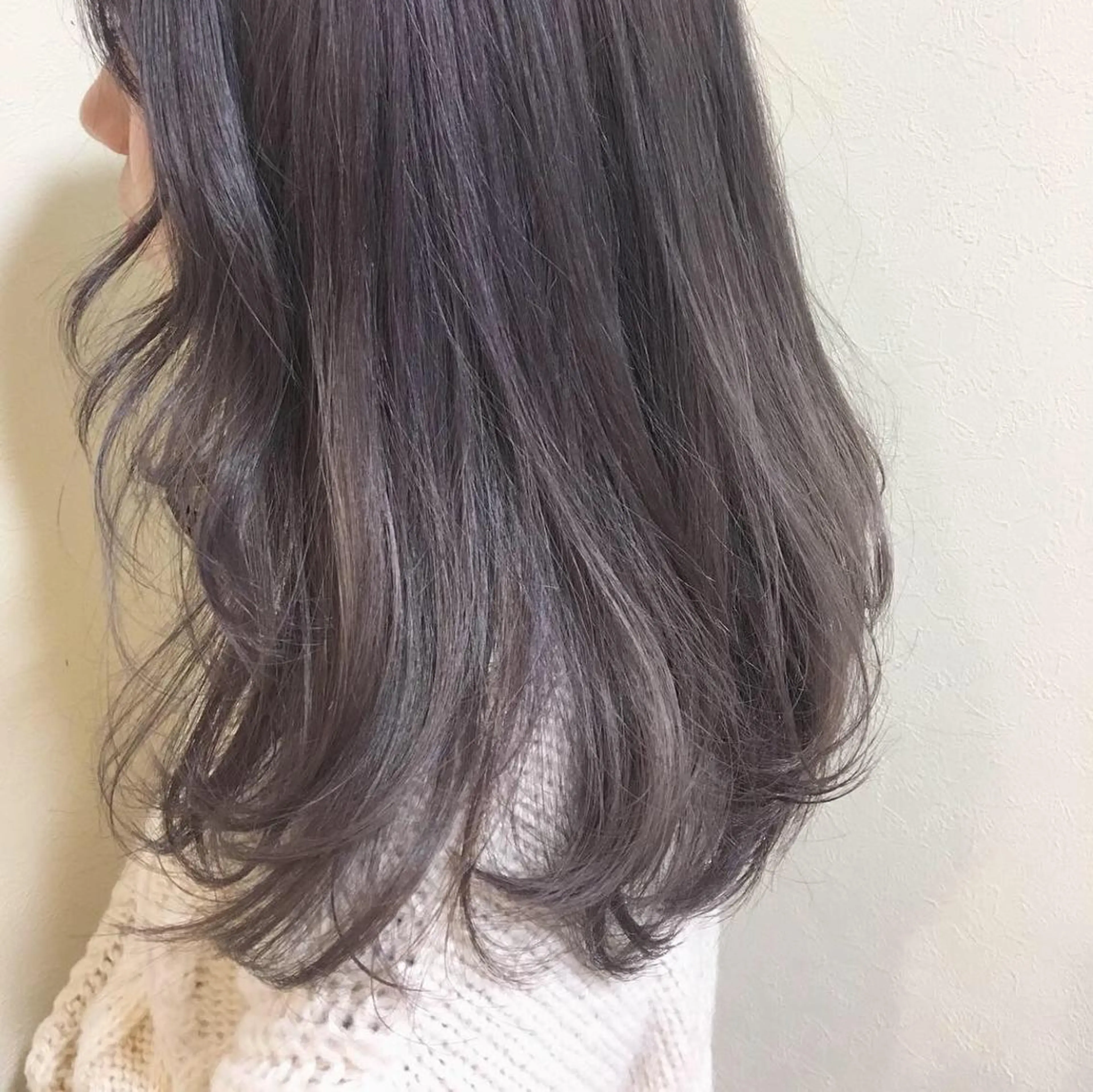 カラー 工藤 綾華のヘアスタイル