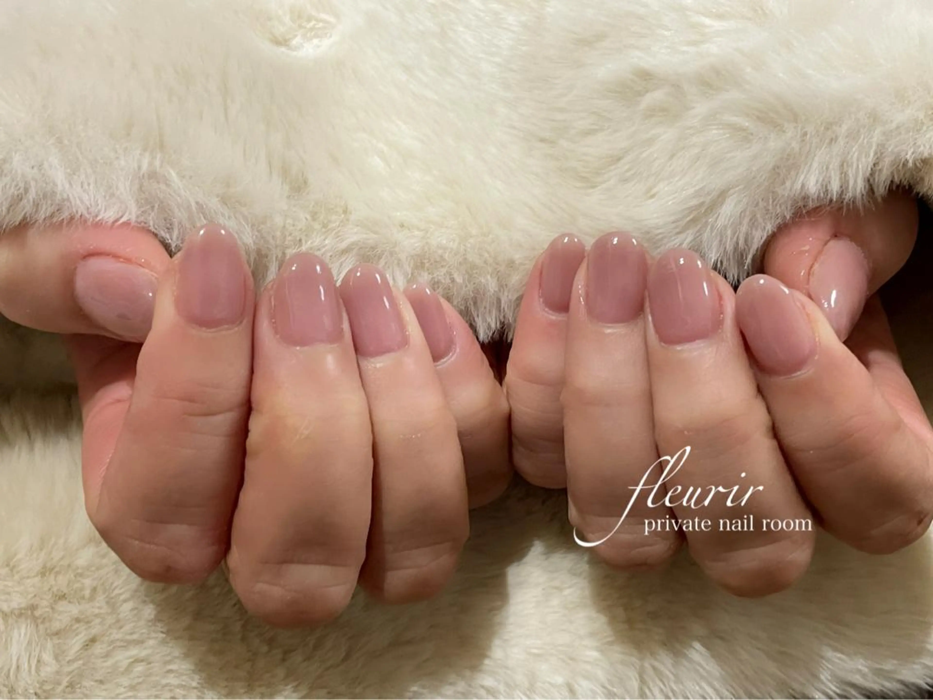 ネイル ラメ(グリッター) オフィスネイル ワンカラーネイル ピンク ピンクベージュ フルリール 【プライベートサロンのネイルデザイン