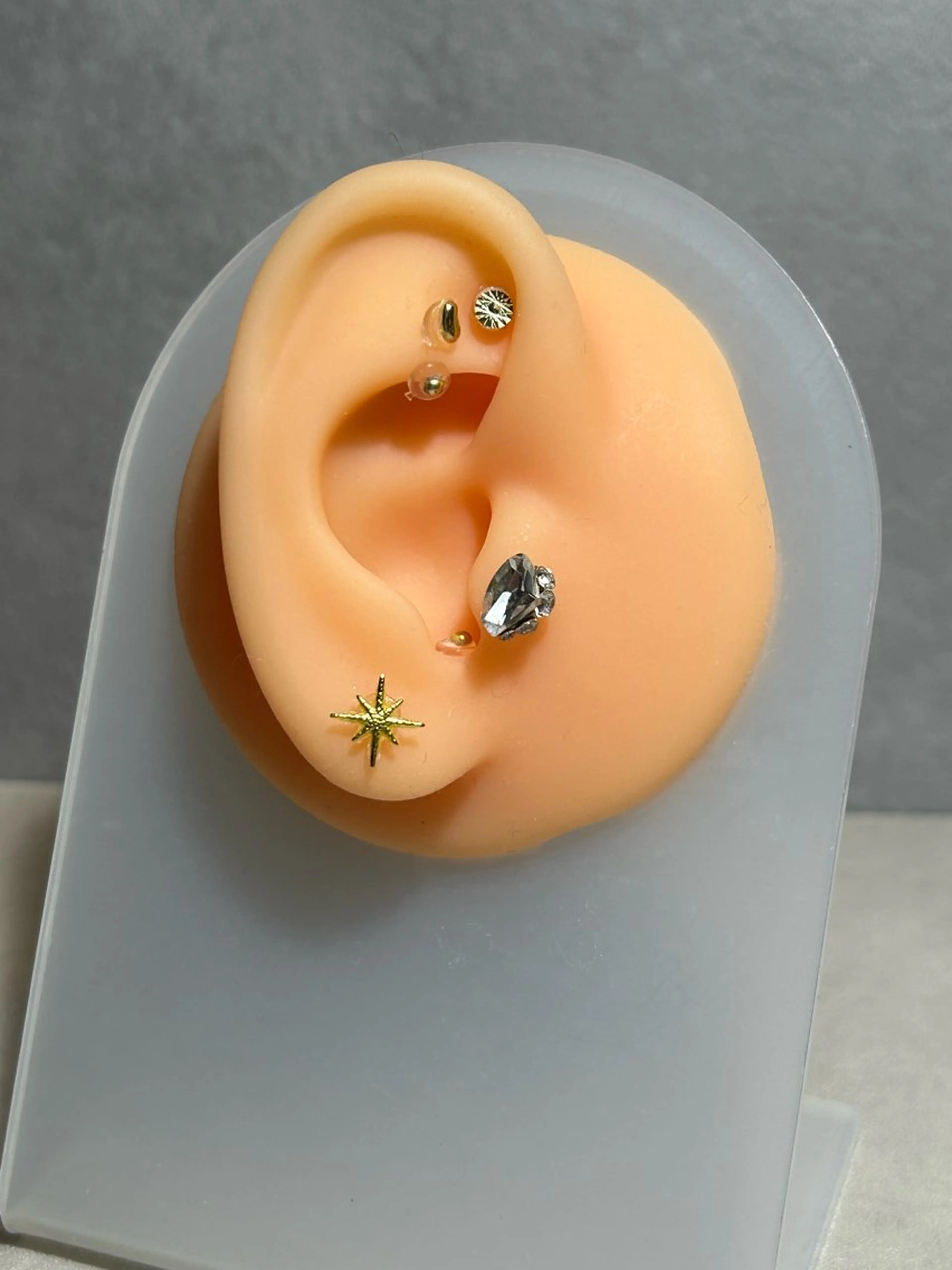 耳ツボジュエリー　両耳10粒の写真