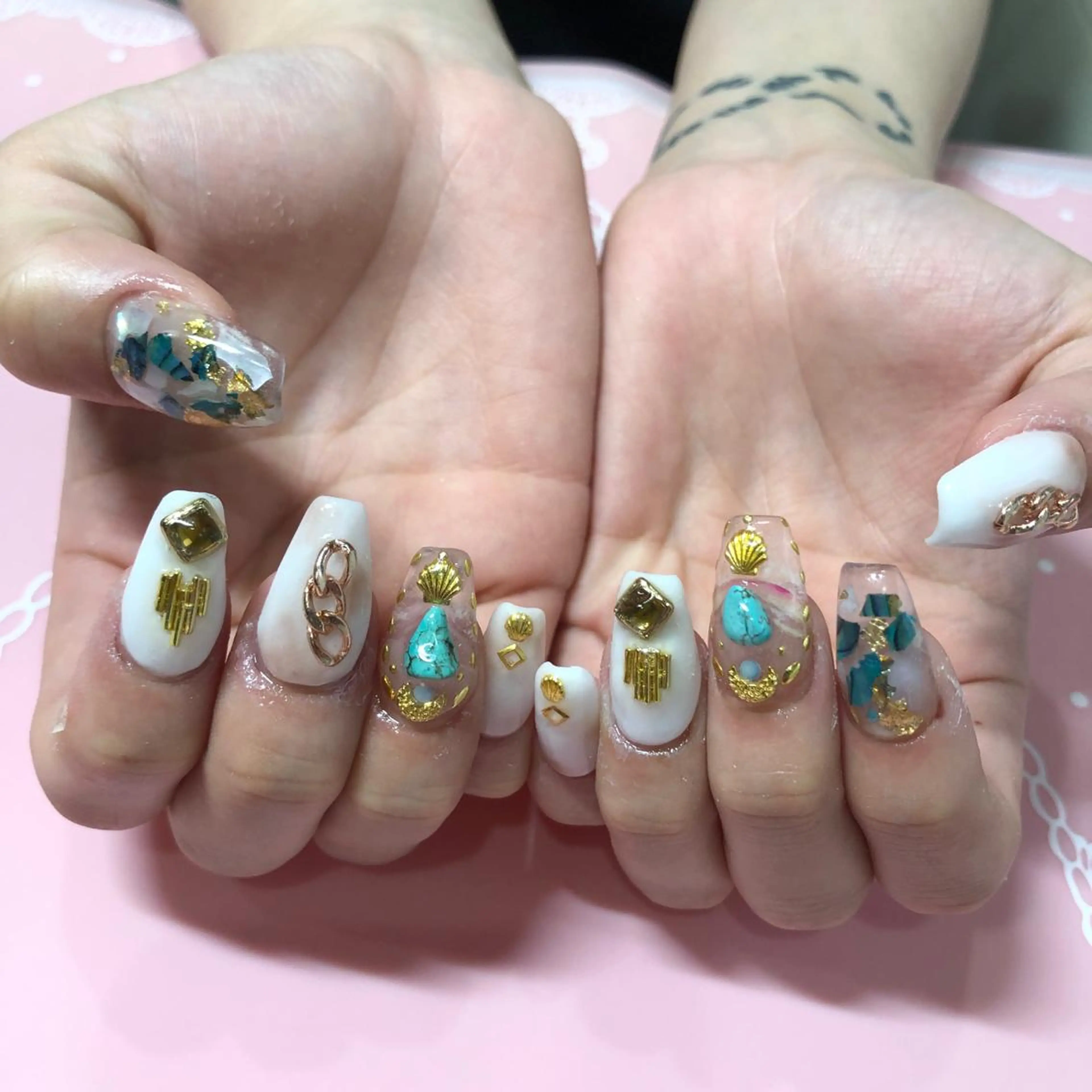 ミディアム ネイル ハンドネイル 《LB》ラブリエ Nail&eyeのマツエク・マツパデザイン