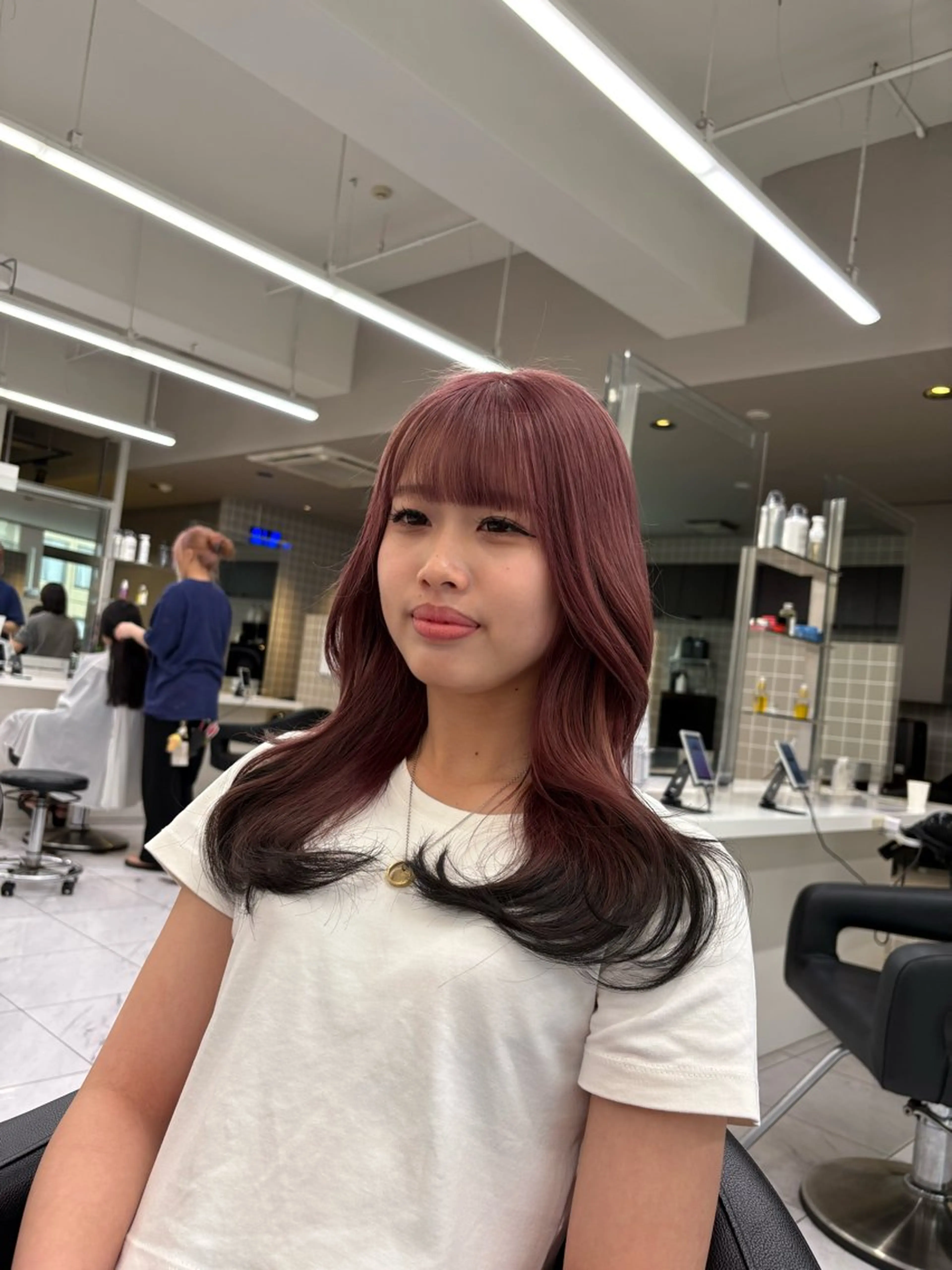 カラー ヘアカラー トリートメント ベージュ／ブラウン/ ナチュラルレイヤーのヘアスタイル