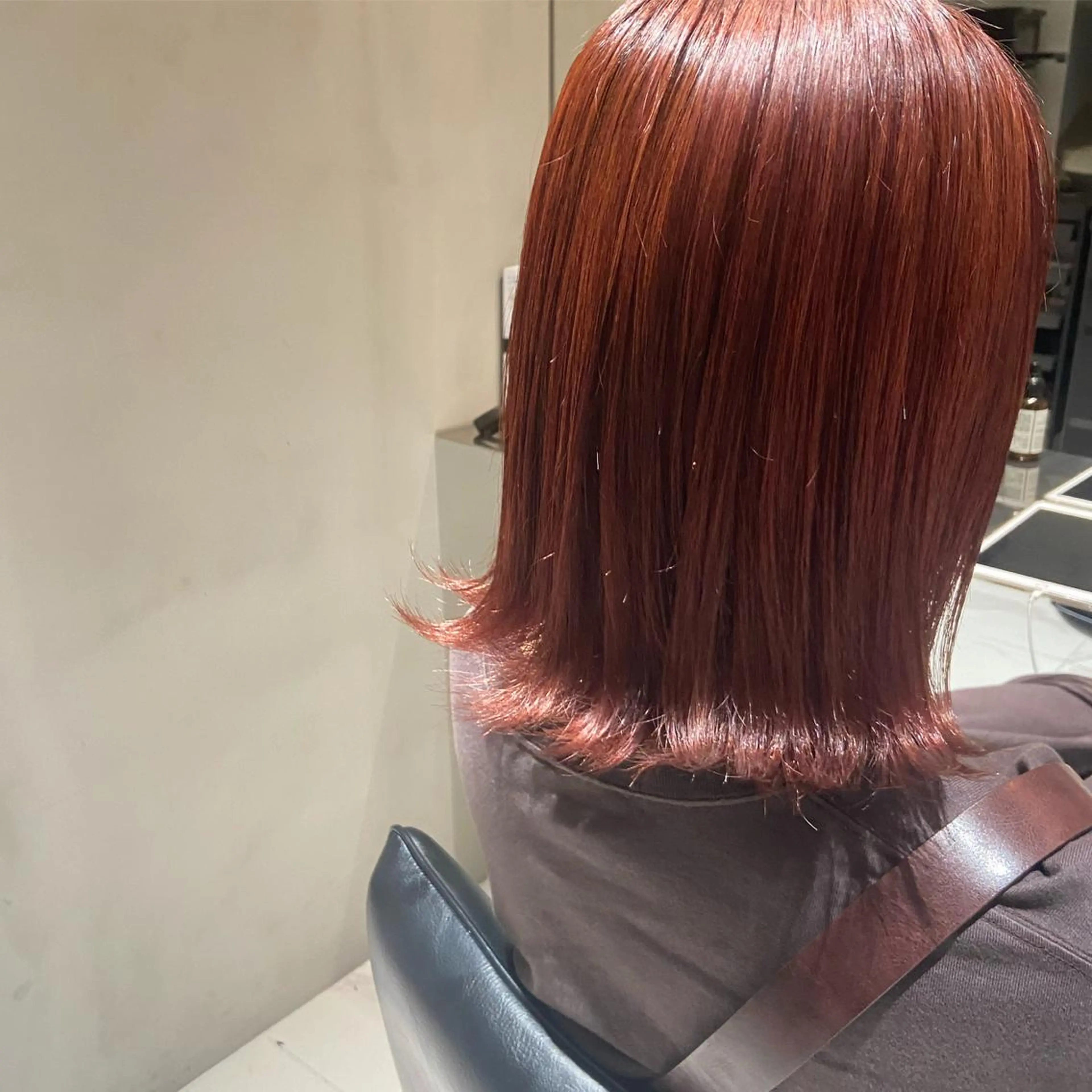 ミディアム カラー ブラウンカラー ハイトーンカラー オレンジ オレンジブラウン 外ハネヘア カジュアルを女っぽく 𝗮𝘆𝗮𝗰𝗼のヘアスタイル