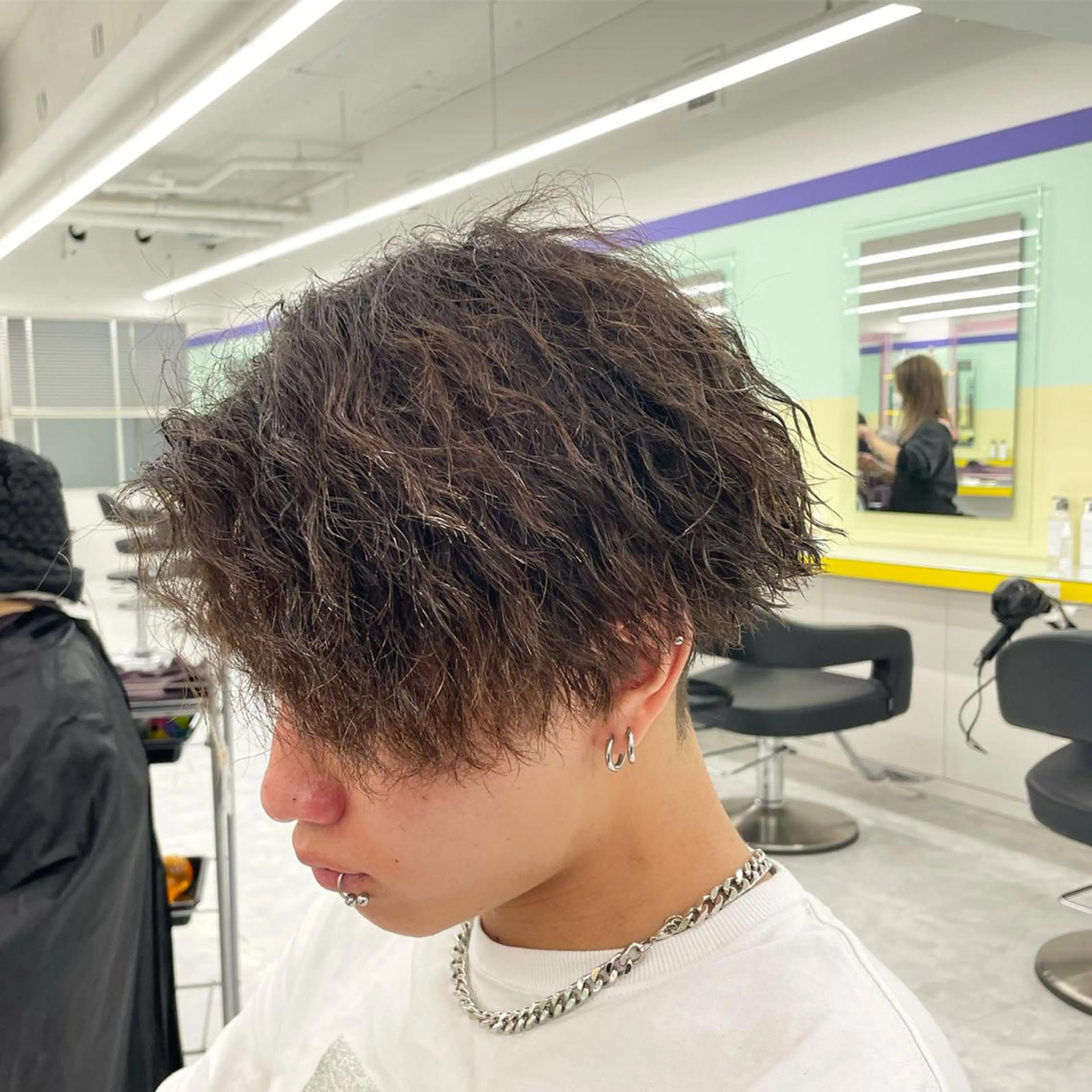 ショート パーマ ヘアアレンジ メンズ メンズパーマ メンズツイストパーマ ツイストパーマ 顔まわりカット の達人のヘアスタイル