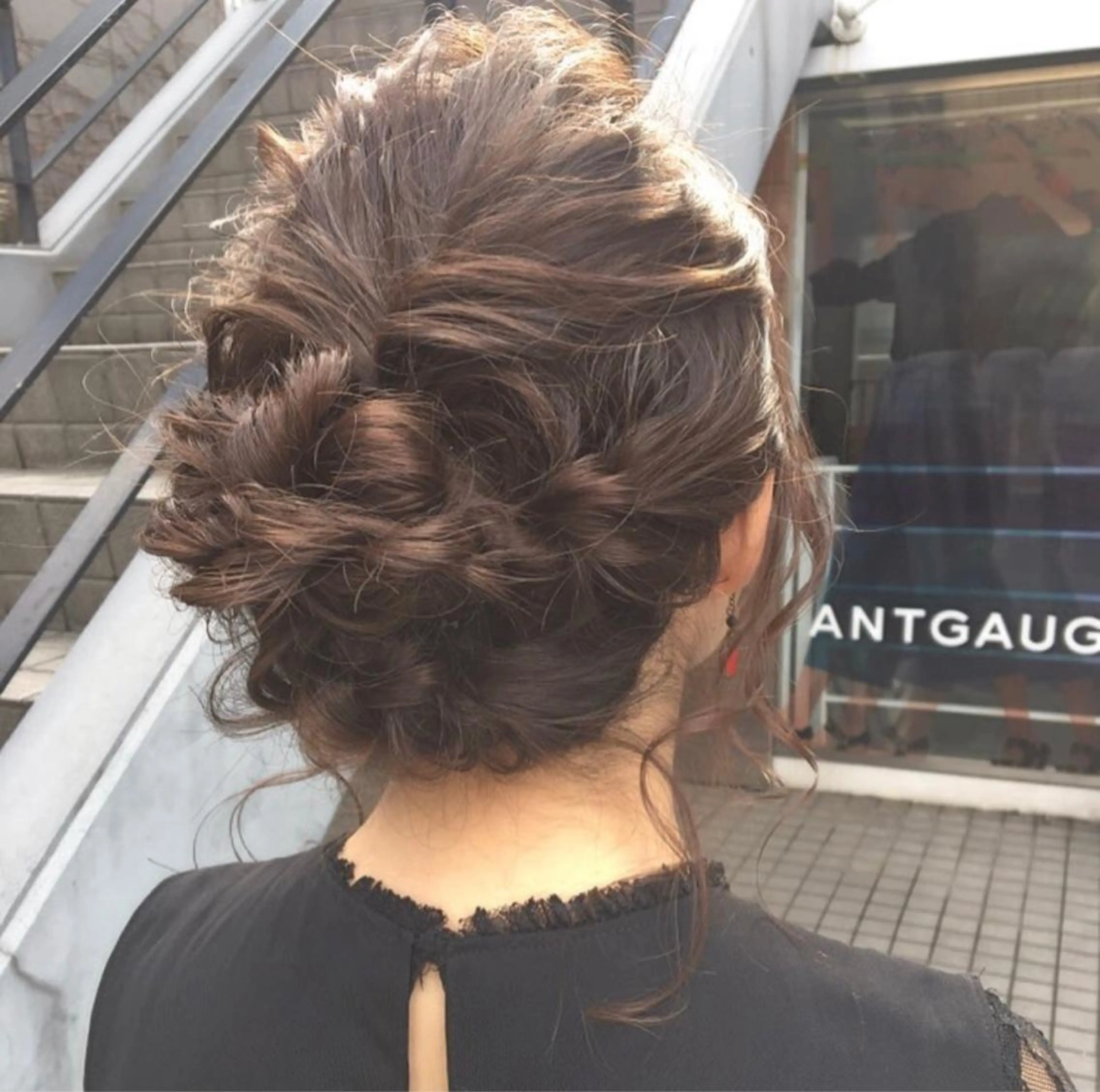 セミロング THE DAY所属・AKI HASHIMOTOのヘアスタイル