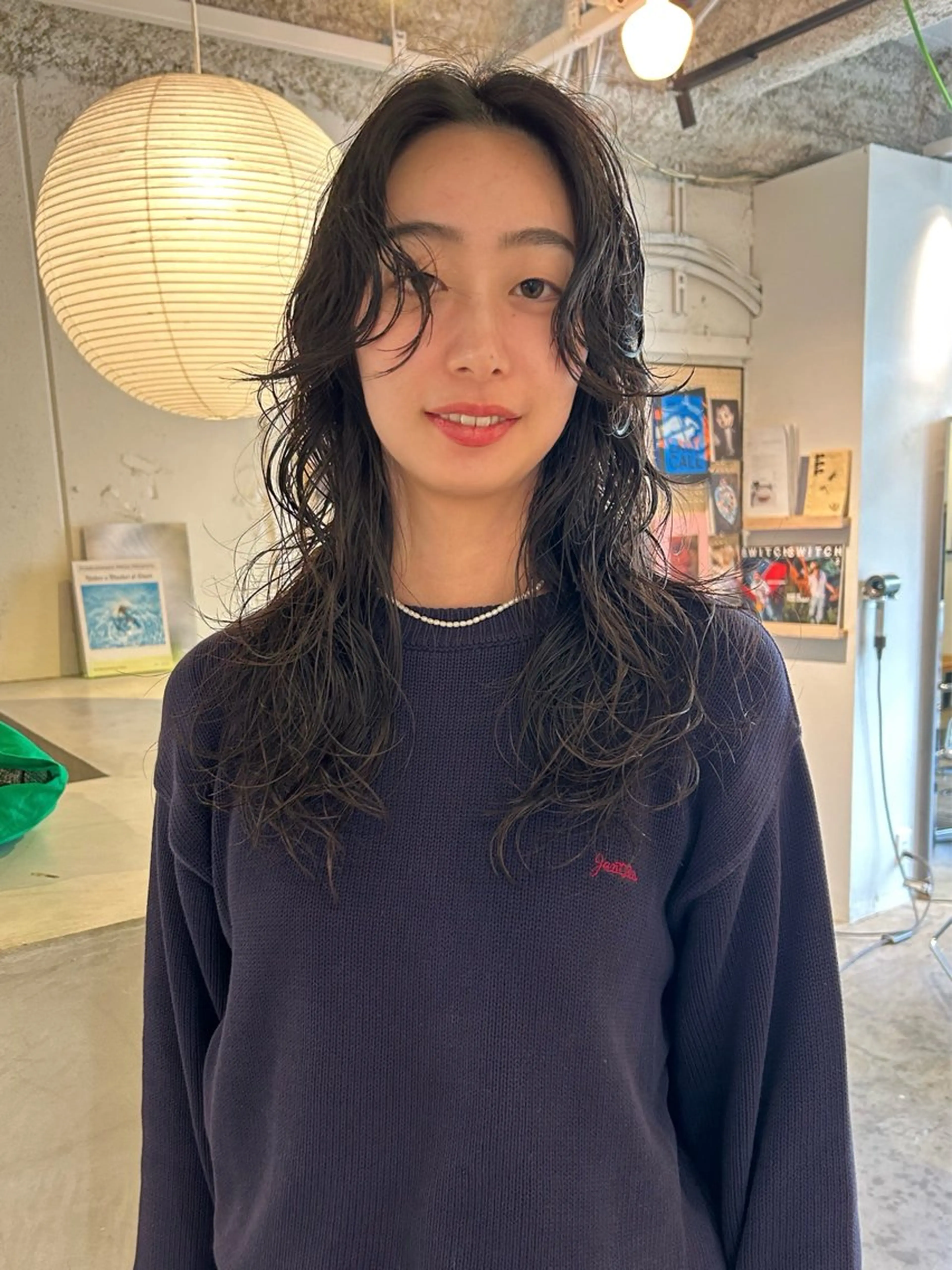 ロング パーマ レイヤーカット カット パーマ トリートメント Loom.所属・村上雅人 ナチュラルモードのヘアスタイル